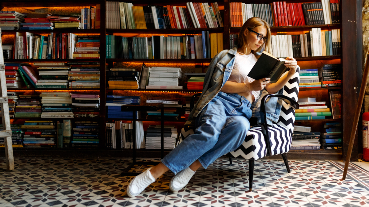Kadınlar Tarihi Ayı, kadın yazarlar, kitap önerileri, kurgu, kurgu dışı, bilim kurgu, fantastik, klasik, roman, anı, okuma listesi, Ng, Morrison, Adichie, Hannah, Danticat, Rivkin, Obama, Solnit, Bui, Yousafzai, Le Guin, Sindu, Atwood, Butler, Anders, Austen, Alcott, Plath, Hurston, Shelley, kitap incelemesi, kitap tavsiyesi, kitap indirimleri, Barnes & Noble, Amazon Prime, kitap kulübü, okumaChallenge, kadın edebiyatı, feminist edebiyat, kadın kahramanlar
