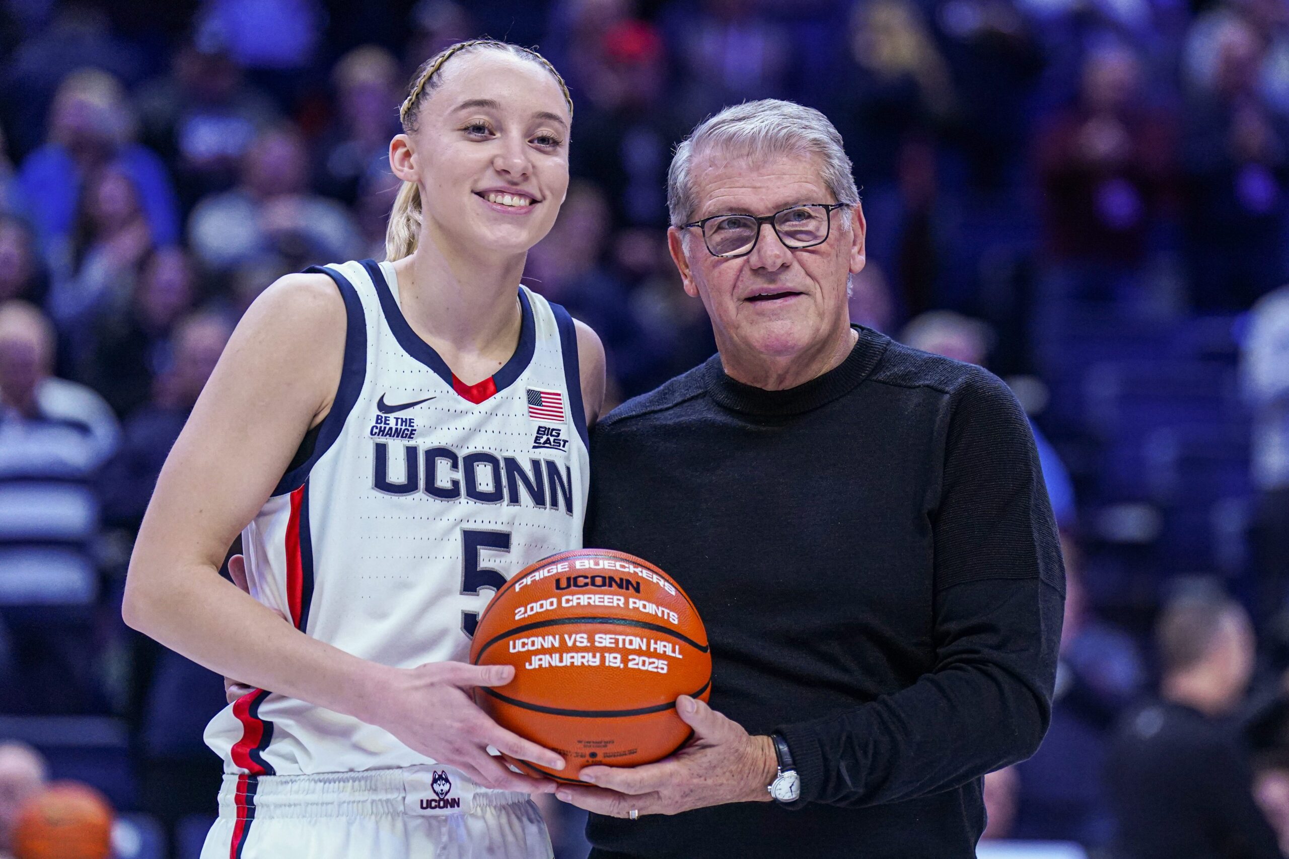 Geno Auriemma, UConn, Kadınlar Basketbolu, NCAA Turnuvası, Doğum Günü, Şampiyonluk, Antrenör, Sözleşme, South Dakota State, ESPN, Kolej Basketbolu
