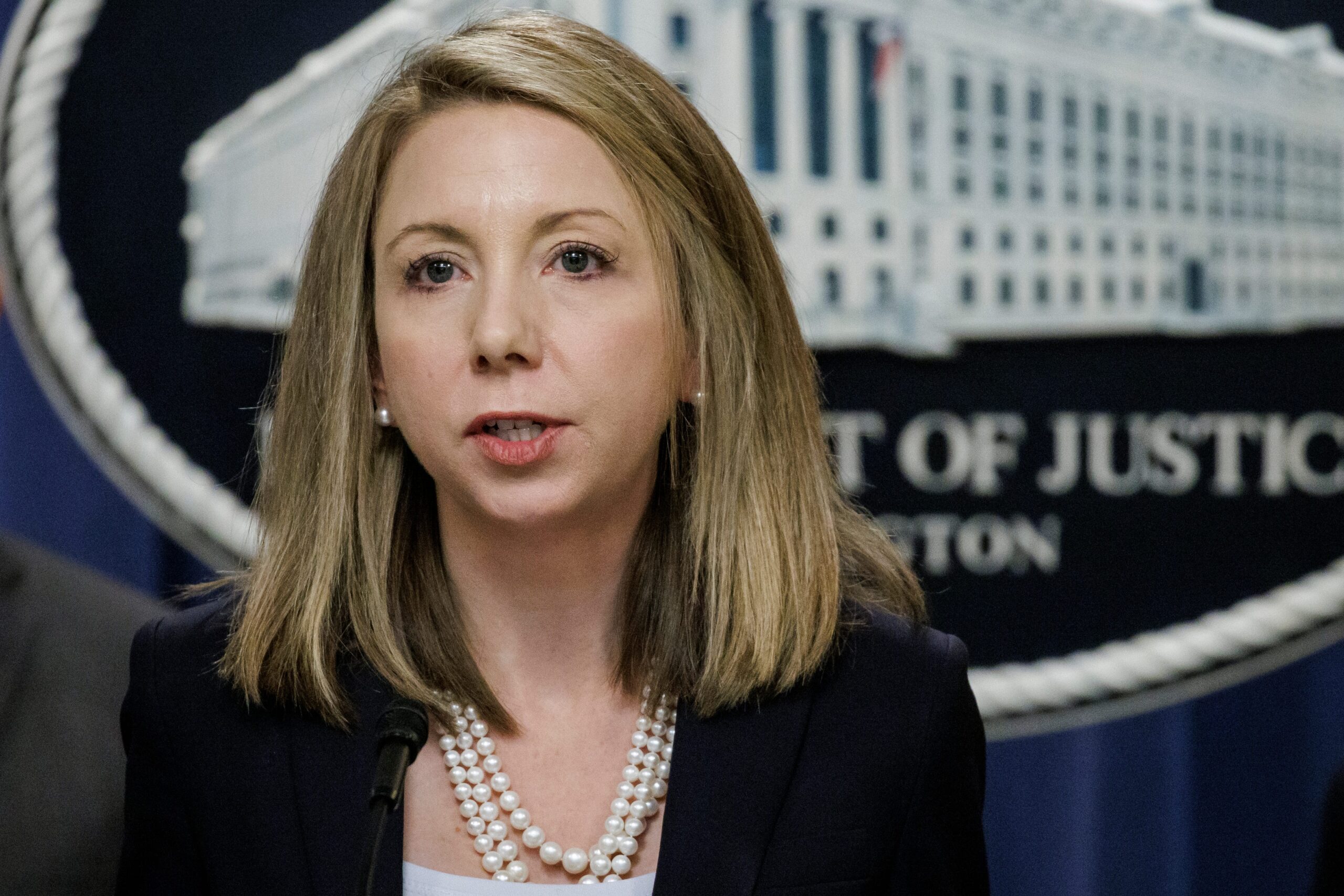 Jessica Aber, ABD Başsavcısı, Virginia, ölüm, Alexandria Polis Departmanı, Erik S. Siebert, Doğu Virginia Bölgesi, Joe Biden, Rusya, para aklama, Siemens Energy, kurumsal casusluk, MS-13, savaş suçları, Ukrayna, mali dolandırıcılık, kamu yolsuzluğu, şiddet suçu, çocuk istismarı, Doğu Virginia Bölgesi Savcısı

