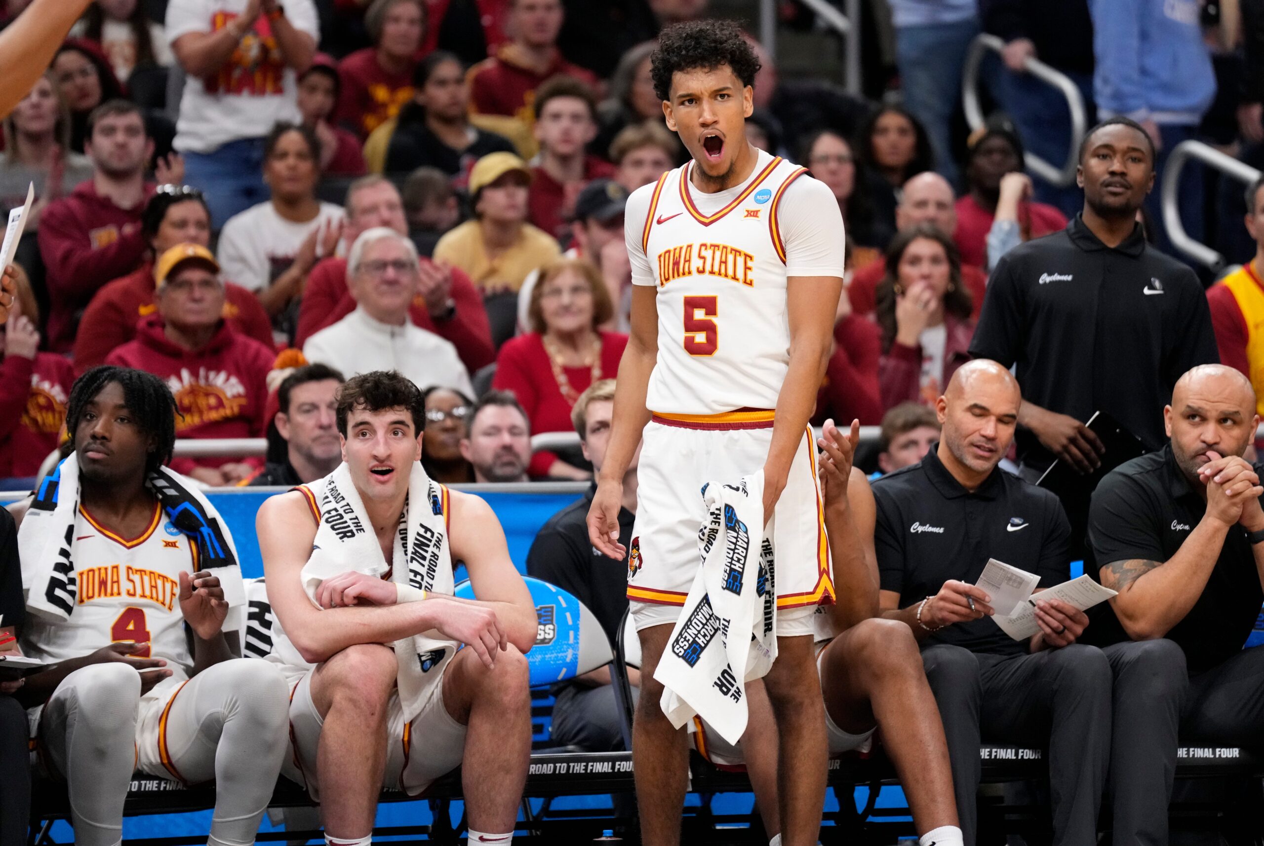 2025 NCAA Erkekler Basketbol Turnuvası, March Madness, Arizona Wildcats, Oregon Ducks, Basketbol, Maç Tahminleri, KenPom Sıralaması, Doğu Bölgesi, İkinci Tur, Maç Önizlemesi, Bahis Oranları, Spor Haberleri, NCAA Turnuvası, ABD Bugün, Spor, Basketbol Analizi, Turnuva Tahminleri, Sürpriz Tahminleri
