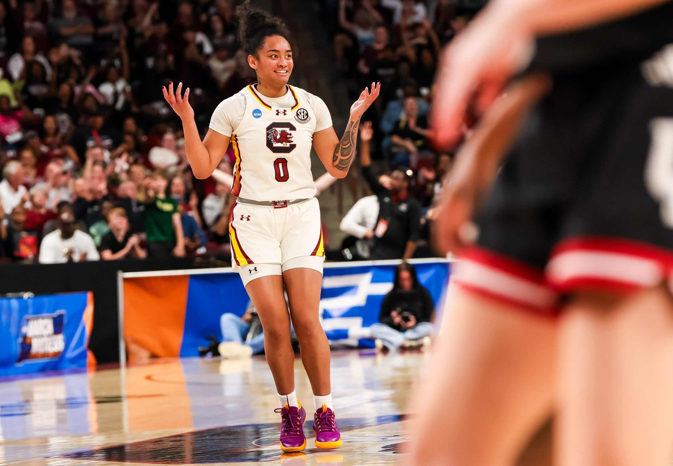 Güney Karolina Gamecocks, Kadın Basketbol, Te-Hina Paopao, Bree Hall, Raven Johnson, Koltuk Emniyet Kemeri Çetesi, Savunma, Dawn Staley, NCAA Turnuvası, Indiana Hoosiers, Basketbol
