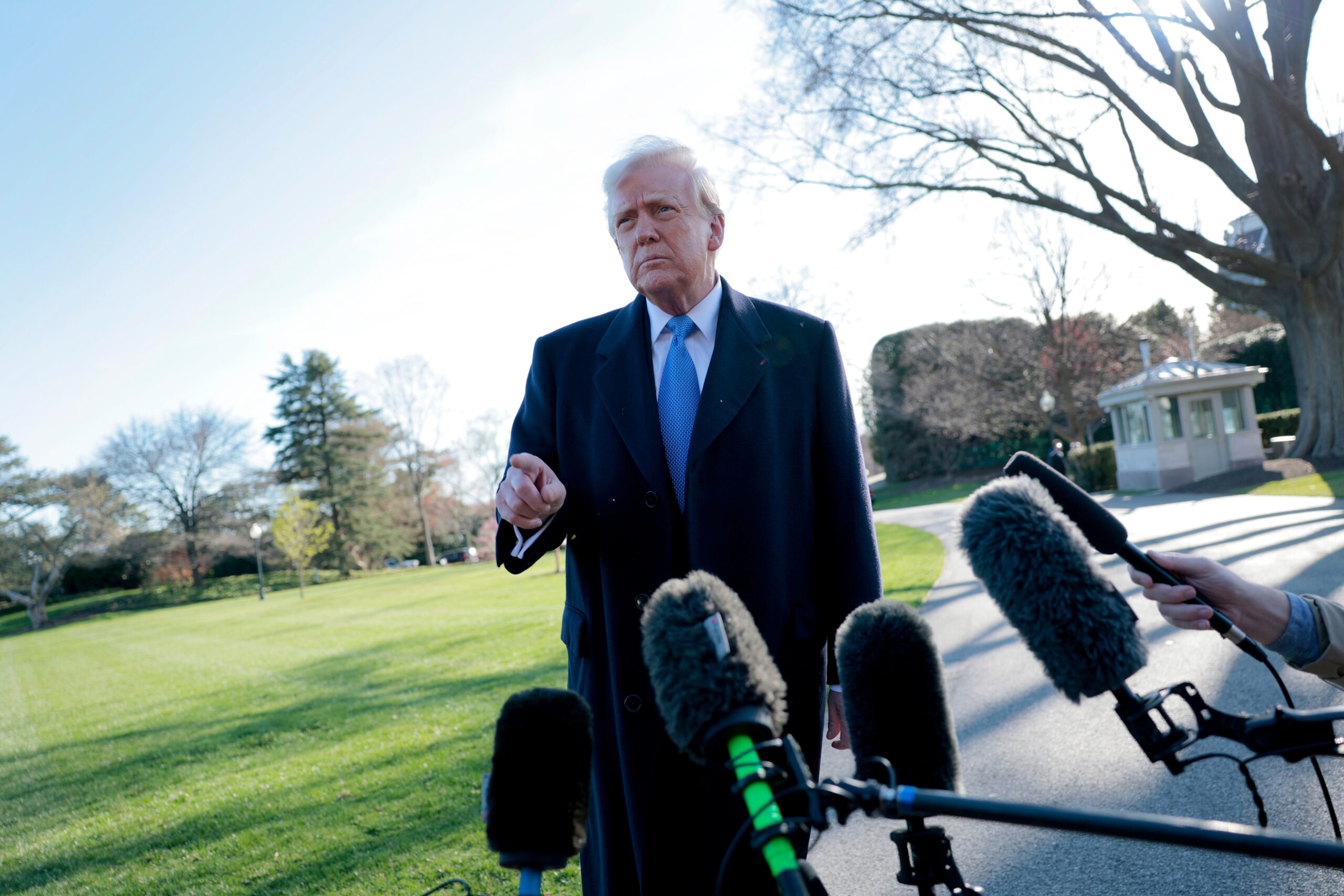 Donald Trump, Elon Musk, Hükümet Verimliliği Departmanı (DOGE), federal kurumlar, atık, sahtekarlık, yolsuzluk, ABD Anayasası, federal yasalar, işten çıkarmalar, kurumların feshedilmesi, federal hakimler, yasal süreç, ayrımcılık, askeriye, sözleşmeler, Sosyal Güvenlik veritabanı, ABD Uluslararası Kalkınma Ajansı, anayasaya aykırılık, yargı ideolojisi, yürütmenin yetki aşımı, partizan motivasyonlar, yargı muhalefeti, yargıçların görevden alınması, yargı kararları, kamu hizmeti, anketler, Yüksek Mahkeme, göçmenlik, Chris Brennan, USA TODAY, siyasi analiz.
