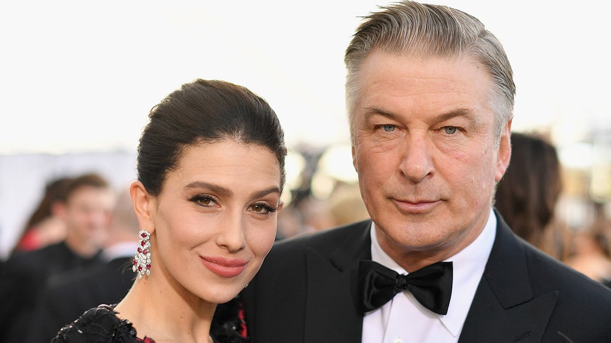 Alec Baldwin, Hilaria Baldwin, 30 Rock, kırmızı halı, röportaj, viral, esprili, şaka, çift, TLC, reality show, Planet Hollywood, New York City
