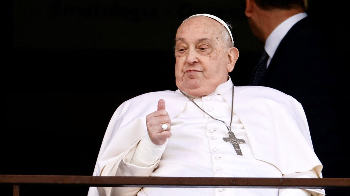 Papa Francis, Vatikan, Hastane, Gemelli Hastanesi, Pnömoni, İsrail, Gazze, Ateşkes, Barış, Ukrayna, Ermenistan, Azerbaycan, Kral Charles III, Kutsal Yıl, Katolik Kilisesi, Aziz Petrus Bazilikası, Papa'nın Sağlığı, Dini Haberler, Güncel Olaylar, Uluslararası İlişkiler, Barış Çağrısı, İyileşme Süreci, Kutsal Hafta
