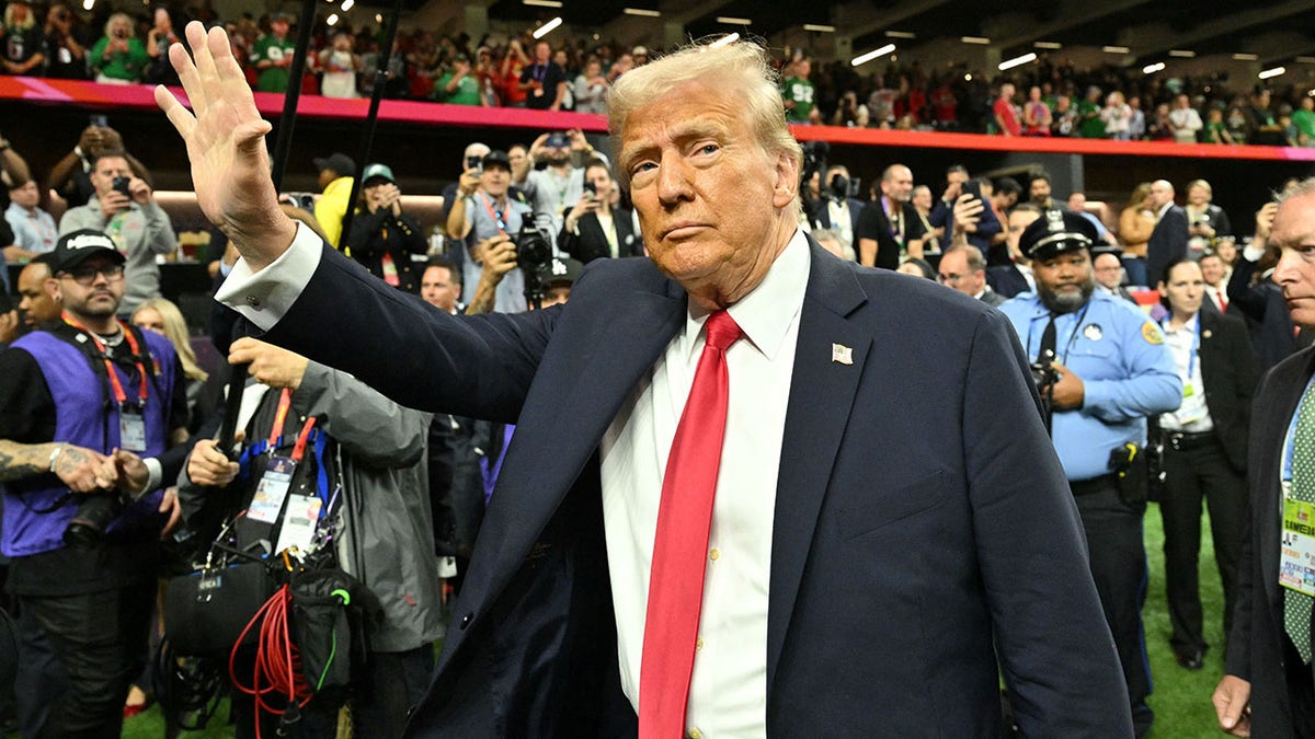 Başkan Donald Trump, Kansas City Chiefs, Super Bowl LIV, Beyaz Saray, koronavirüs pandemisi, Philadelphia Eagles, Super Bowl LIX, NFL, ulusal marş, diz çökme, davet, spor, Fox News
