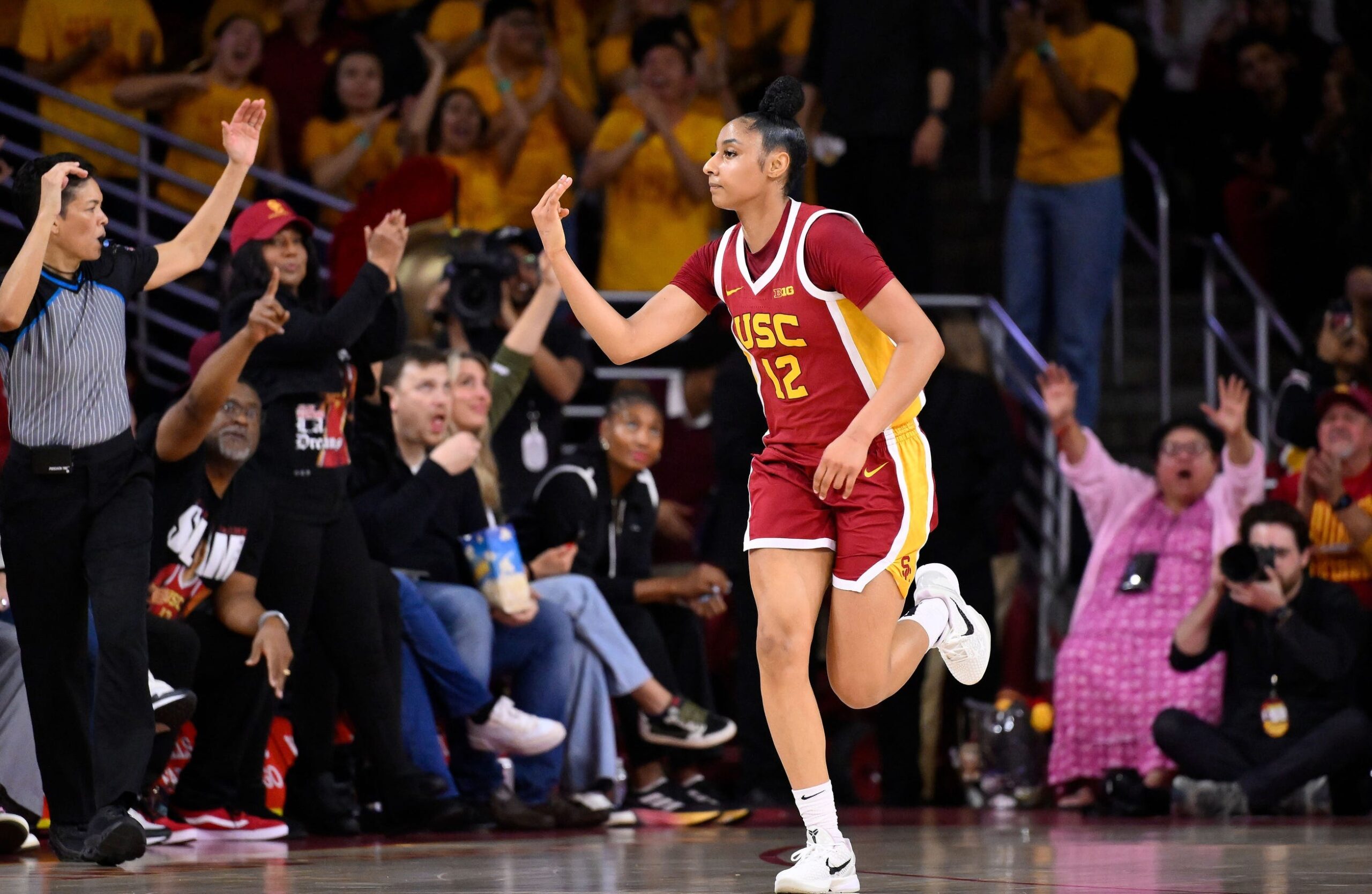 Meta anahtar kelimeler: 2025 NCAA kadınlar turnuvası, Southern Cal, Mississippi State, USC Trojans, Mississippi State Bulldogs, March Madness, bracket tahmini, upset seçimleri, maç tahmini, Sam Sklar, Clarion Ledger, Nancy Armour, Jordan Mendoza, Sydney Henderson, Meg L. Hall, Cora Hall, Fubo, BetMGM.
