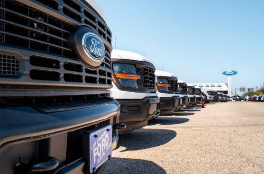 Ford, satışlar, otomobil, kamyonet, F-150, Lightning, Mach-E, E-Transit, Maverick, Ranger, Bronco, Explorer, Lincoln, tarifeler, Donald Trump, ABD, otomotiv, elektrikli araçlar, hibritler, Jim Farley, General Motors, GM, Chevrolet, Silverado, GMC, Sierra, Nisan, 2025, araç fiyatları, indirimler, bayiler, stok, tedarik, otomotiv endüstrisi, otomobil haberleri, Detroit Free Press
