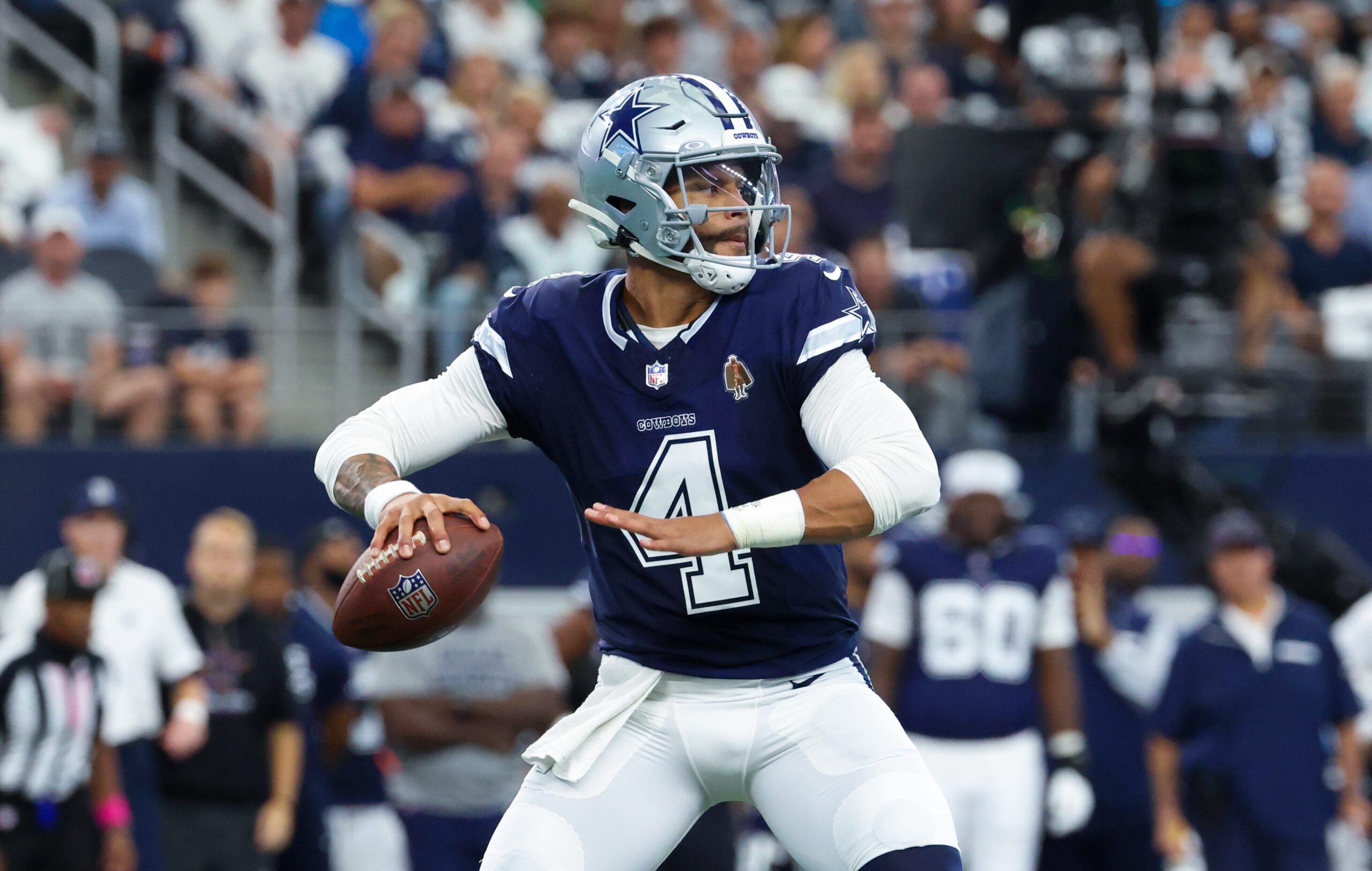 Dak Prescott, Dallas Cowboys, ruh sağlığı, intihar önleme, Akıl Sağlığı Farkındalık Ayı, Aledo Lisesi, Faith Fight Finish Vakfı, Walter Payton Yılın Adamı Ödülü, Jace Prescott, Brad Hunstable, Hayden Hunstable, umut, sevgi, yardım istemek, zihinsel sağlık krizi, topluluk liderliği, Peggy Prescott, kolon kanseri araştırması, hukukun üstünlüğü, yaşamı tehdit eden zorluklar
