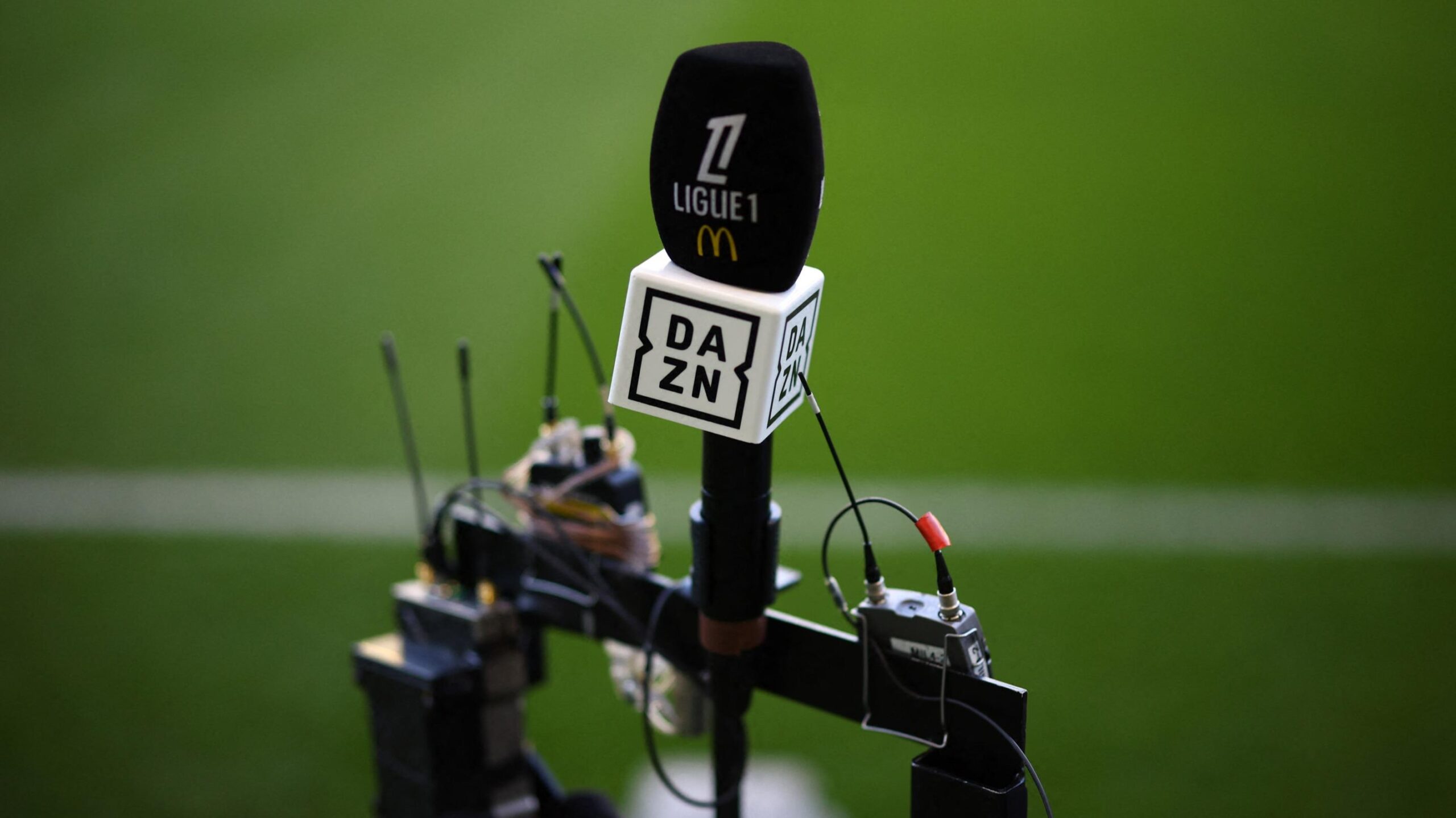 Futbol, Ligue 1, DAZN, LFP, Yayın Hakları, Anlaşmazlık, Nicolas de Tavernost, LFP Media, TV Kanalı, Yatırım, Sözleşme, Piratlık, BeIn Sport
