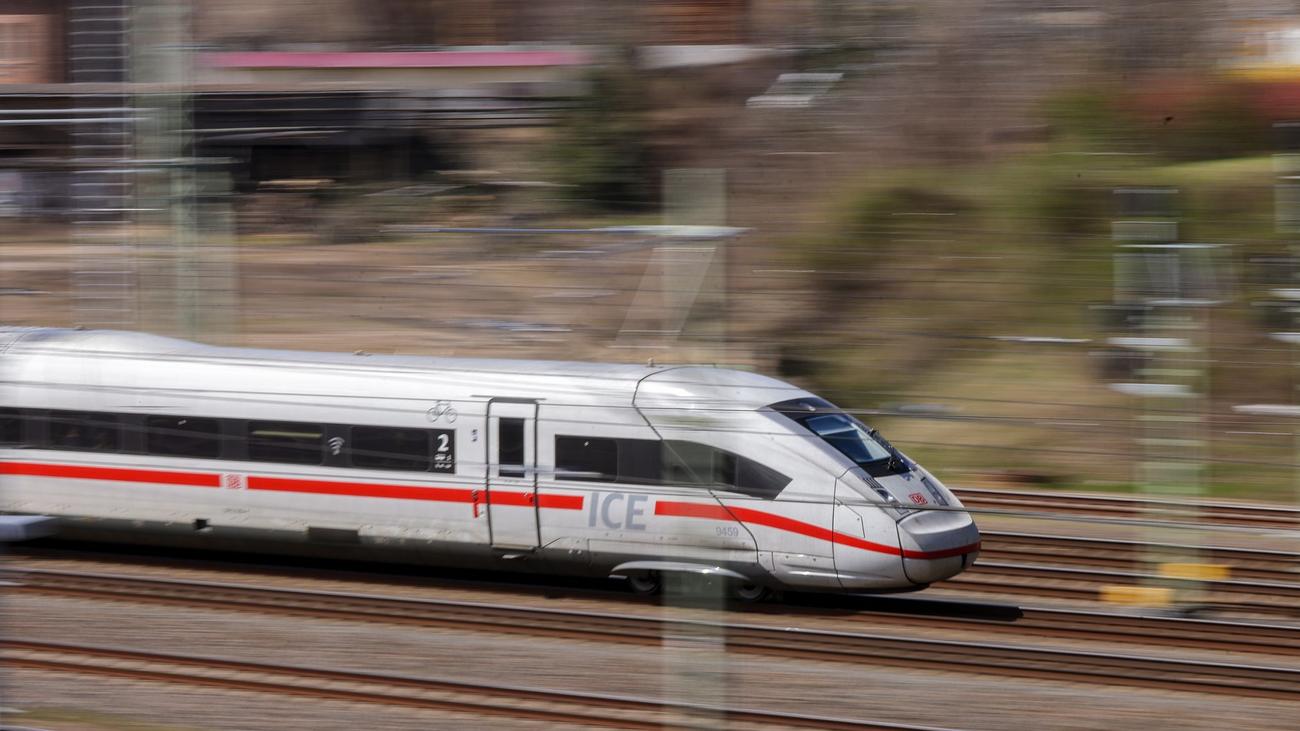 Stuttgart 21, ICE, hızlı tren, Wendlingen-Ulm, Mannheim-Stuttgart, tren seferleri, tren iptalleri, tren gecikmeleri, Deutsche Bahn, demiryolu inşaatı, ulaşım, seyahat, Almanya, bölgesel trenler, uzun mesafe trenleri, Ulm, Münih, Hamburg, Köln, Frankfurt, Karlsruhe, Berlin, Leipzig, Amsterdam, inşaat çalışmaları, tünel onarımı, tren güzergahı değişiklikleri, seyahat planlaması, ulaşım aksaklıkları
