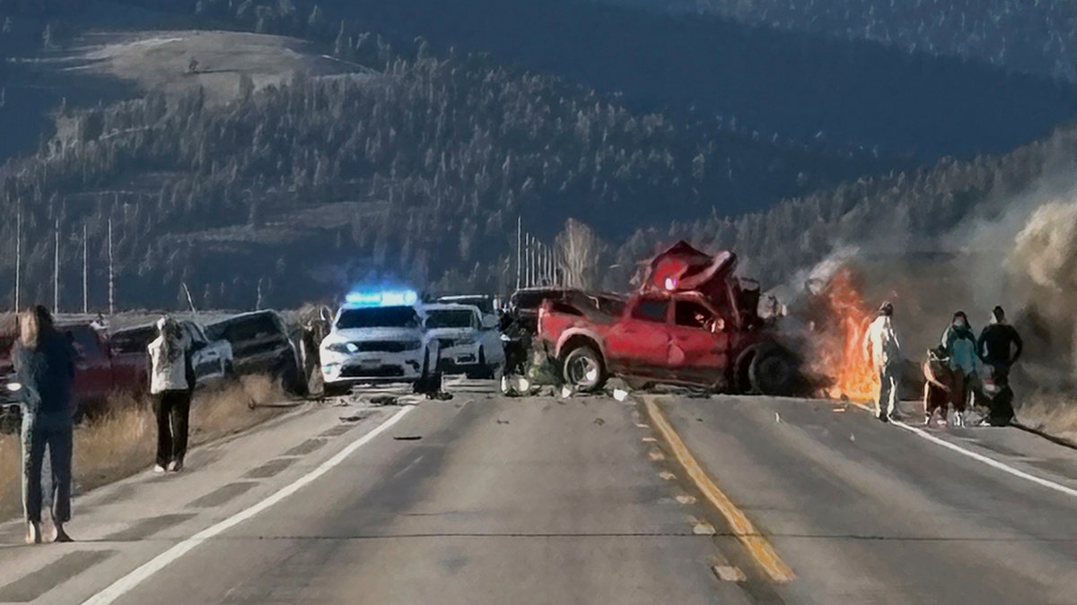 Yellowstone National Park kaza, Idaho kaza, tur otobüsü kazası, ölümcül kaza, Henrys Lake State Park, U.S. Highway 20, trafik kazası, Fremont County Coroner's Office, Yellowstone turu, Idaho State Police, can kaybı, trafik güvenliği, kurtarma çalışmaları, otoban kapatma, acil durum ekipleri
