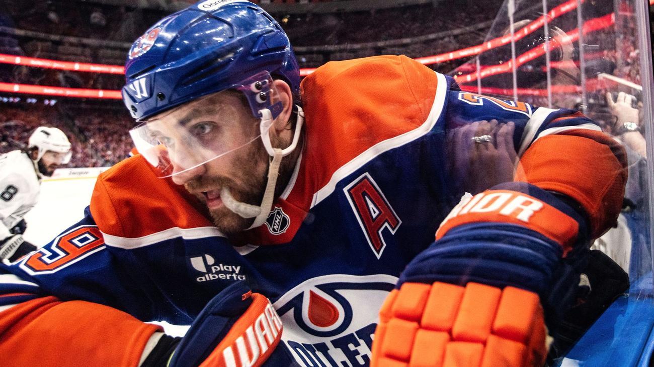 Leon Draisaitl, Edmonton Oilers, NHL Playoffs, Buz Hokeyi, Connor Brown, Vegas Golden Knights, Los Angeles Kings, Tim Stützle, Ottawa Senators, Toronto Maple Leafs, Nico Sturm, Florida Panthers, Alman Oyuncular, Milli Takım, Dünya Şampiyonası, Harold Kreis, Christian Künast, Hart Trophy, MVP, Buz Hokeyi Dünya Kupası
