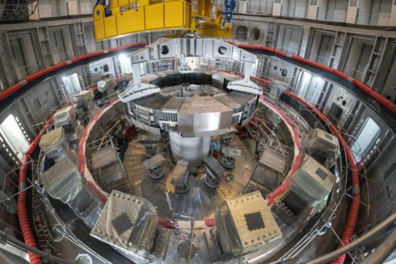 ITER, Uluslararası Termonükleer Deneysel Reaktör, füzyon enerjisi, tokamak, merkezi solenoid, süper iletken mıknatıs, enerji deneyi, nükleer füzyon, plazma, enerji üretimi, sürdürülebilir enerji, temiz enerji, enerji kaynağı, bilim, teknoloji, enerji politikası, uluslararası işbirliği, enerji geleceği, enerji yatırımı
