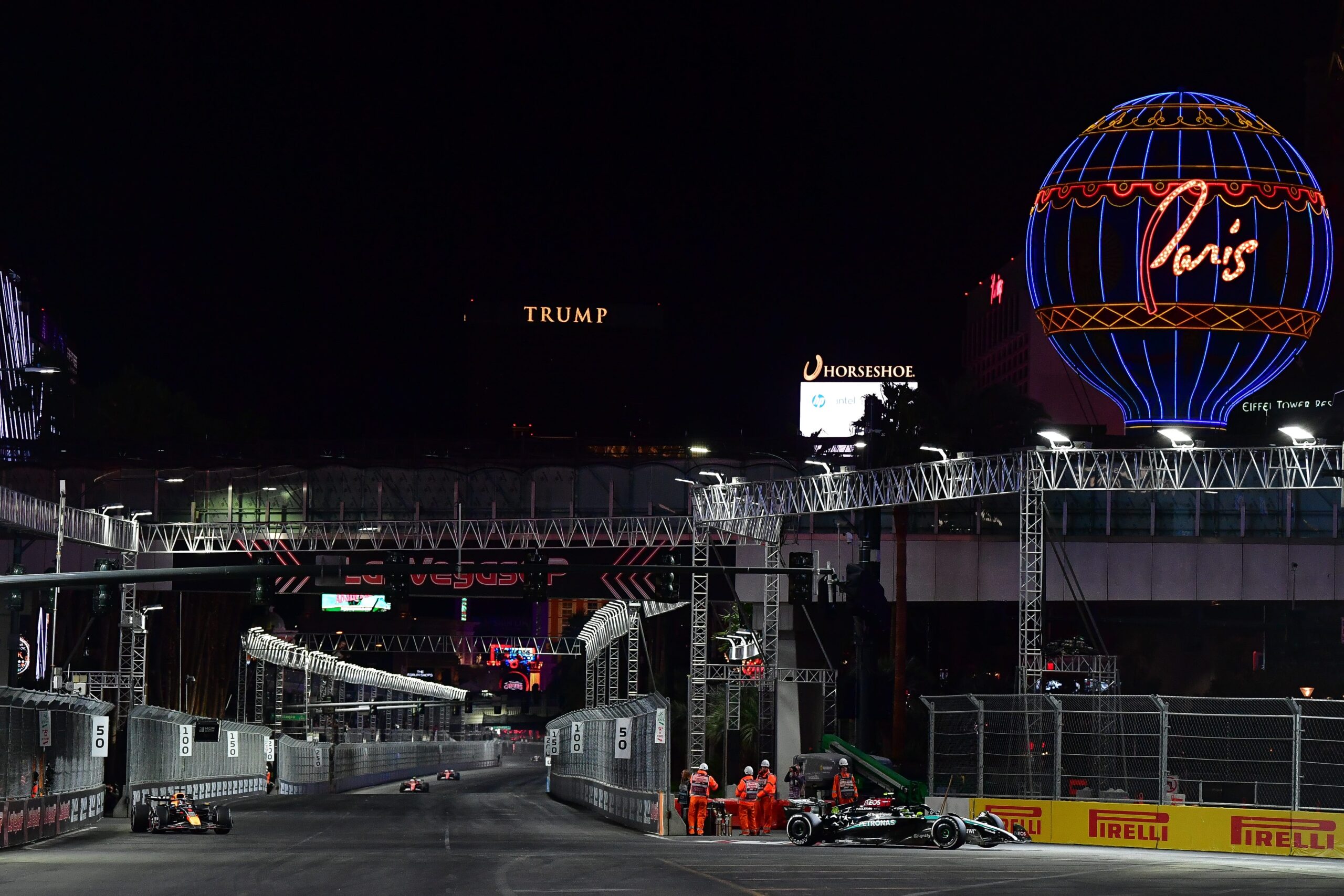 Formula 1, F1, Las Vegas Grand Prix, Vegas GP, Yarış, Takvim, Biletler, Fiyatlar, Saat Değişikliği, Doğu Yakası, Emly Prazer, Grand Prix Plaza, Etkinlikler, Max Verstappen, George Russell, Red Bull, Mercedes, Kuzey Amerika, Pist, Deneyim, Motor Sporları
