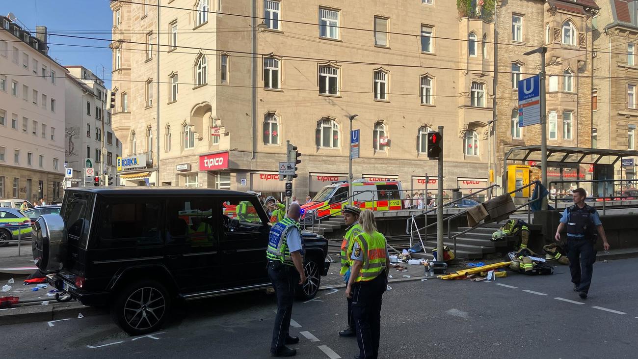 Stuttgart, araç, kaza, yaralı, polis, gözaltı, Almanya, şehir merkezi, haber, son dakika
