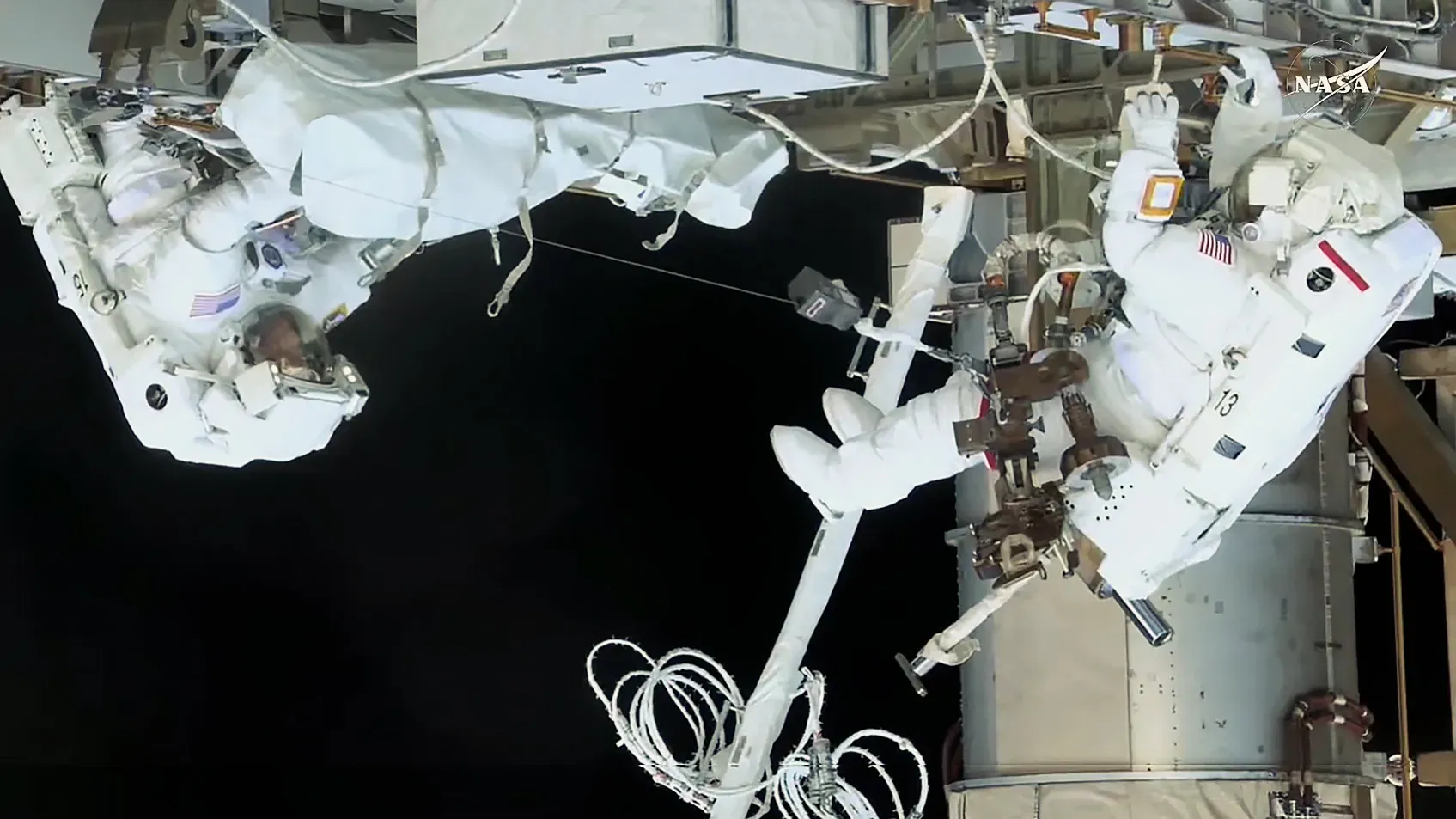 NASA, astronotlar, uzay yürüyüşü, Anne McClain, Nichole Ayers, Uluslararası Uzay İstasyonu, ISS, SpaceX, Crew-10, Boeing Starliner, Christina Koch, Jessica Meir, Jasmin Moghbeli, Loral O'Hara, Suni Williams, Butch Wilmore, Peggy Whitson, uzay, kadın astronotlar, extra-vehicular activity, EVA, uzay giysisi, uzay istasyonu, bilim, keşif, rekor, güneş panelleri, montaj braketi, iletişim anteni, atlama kabloları, uzay araştırmaları, Eric Lagatta
