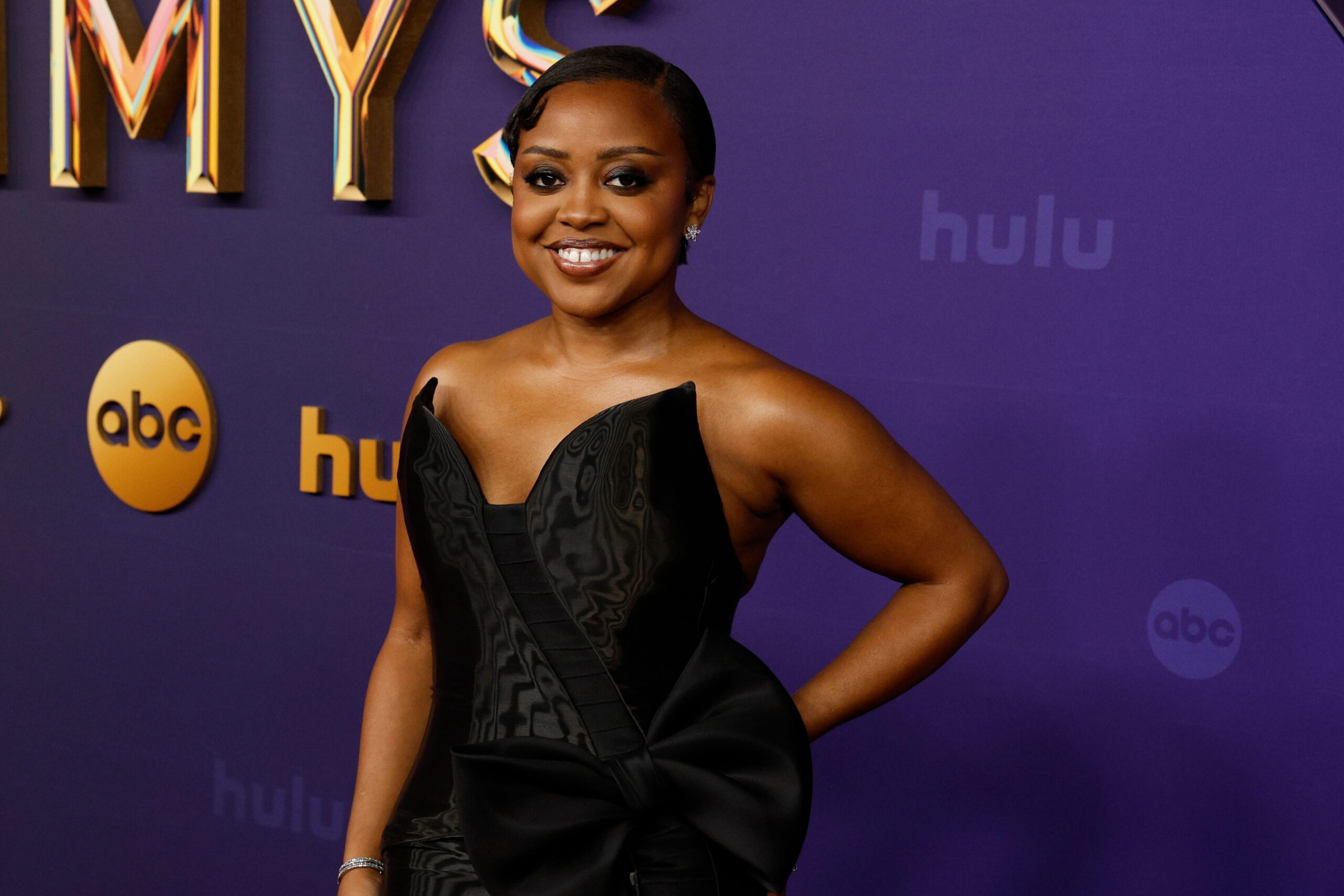 Saturday Night Live, SNL, Quinta Brunson, Benson Boone, NBC, Peacock, komedi, skeçler, canlı yayın, 50. Sezon, konuk oyuncu, müzik konuğu, Amerikan Kalbi, Coachella, Donald Trump, James Austin Johnson, Bowen Yang, JD Vance, Kamala Harris, Maya Rudolph, televizyon, eğlence, yayın akışı
