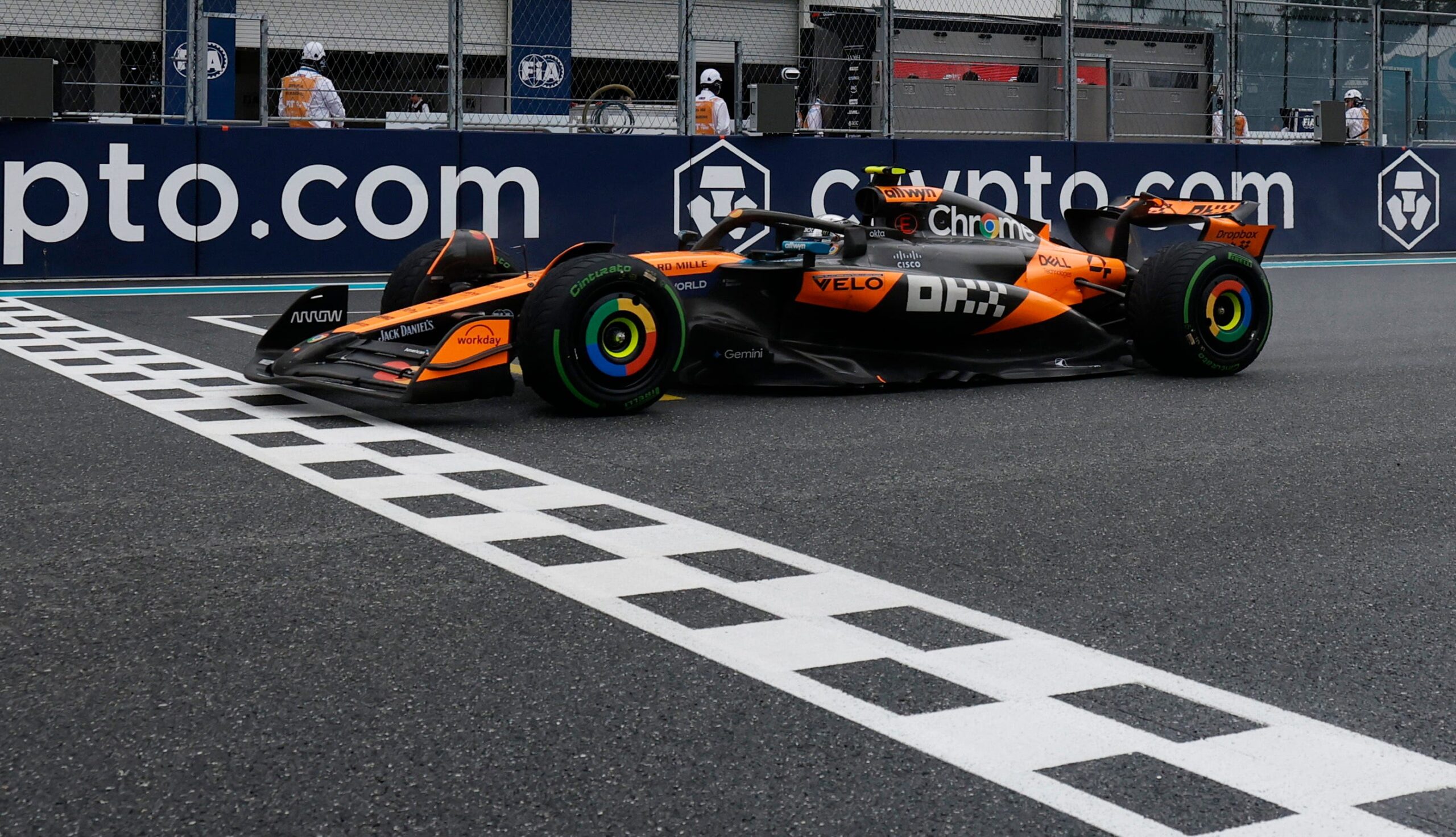 Miami Grand Prix, Formula 1, F1, Lando Norris, McLaren, Sprint Yarışı, Yağmur, Güney Florida, Yarış Kazası, Fernando Alonso, Liam Lawson, Oscar Piastri, Kimi Antonelli, Lewis Hamilton, Ferrari, Max Verstappen, Red Bull, Motor Sporları, Yarış Sonuçları, Yarış Özeti, Turkish
