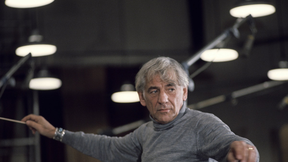 Leonard Bernstein, Donald Trump, Kennedy Merkezi, müzik, sanat, politika, ACLU, Amerikan Sivil Özgürlükler Birliği, Nina Bernstein Simmons, Alexander Bernstein, Jamie Bernstein, protesto, boykot, sivil haklar, anayasa, Bill Maher, Hamilton, LGBTQ+, Brie Stimson, Brooke Singman
