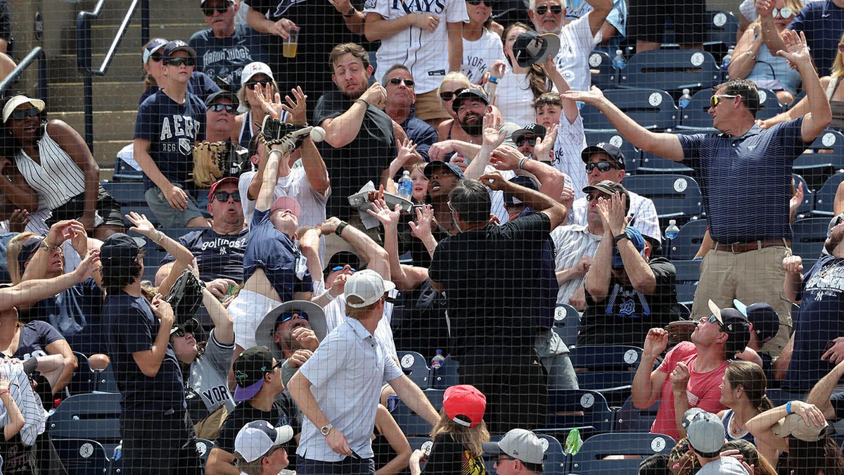 MLB, Beyzbol, Yakalama, Baba, Kız, New York Yankees, Tampa Bay Rays, YES Network, Jeff Nelson, Aaron Judge, Fox News, Spor, Olağanüstü Yakalama, Tribün, Foul Top, Home Run, Atletik Taraftar, 2025 Sezonu, AL East, Haberler
