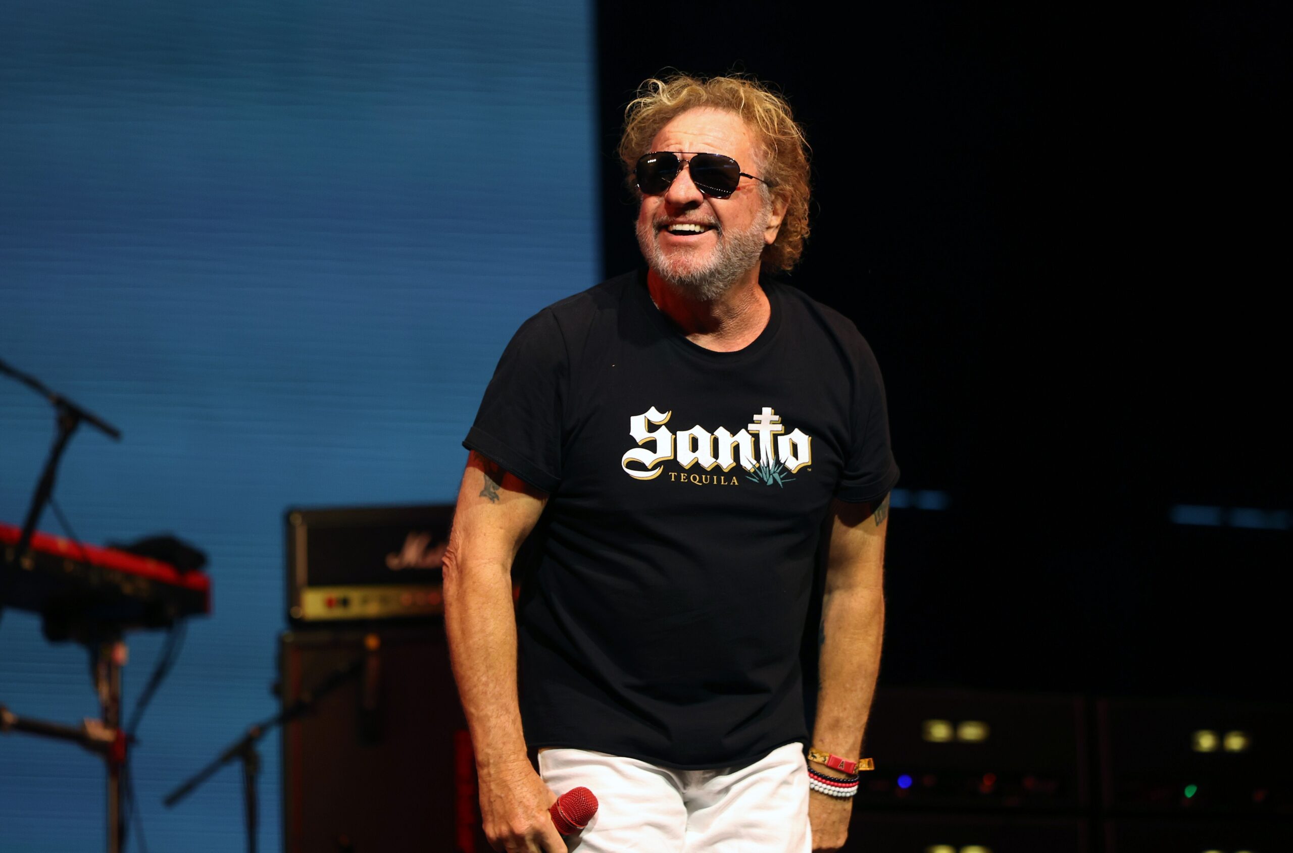 Sammy Hagar, David Lee Roth, Van Halen, rock yıldızı, röportaj, Rolling Stone, turne, kavga, çekişme, 2002 turu, açılış sanatçısı, Howard Stern Show, Eddie Trunk Podcast, müzik, Best of All Worlds turu, iddia, eleştiri, geçmiş, ilişki, dedikodu, eğlence, Ferrari LaFerrari, Arizona müzayedesi, emeklilik