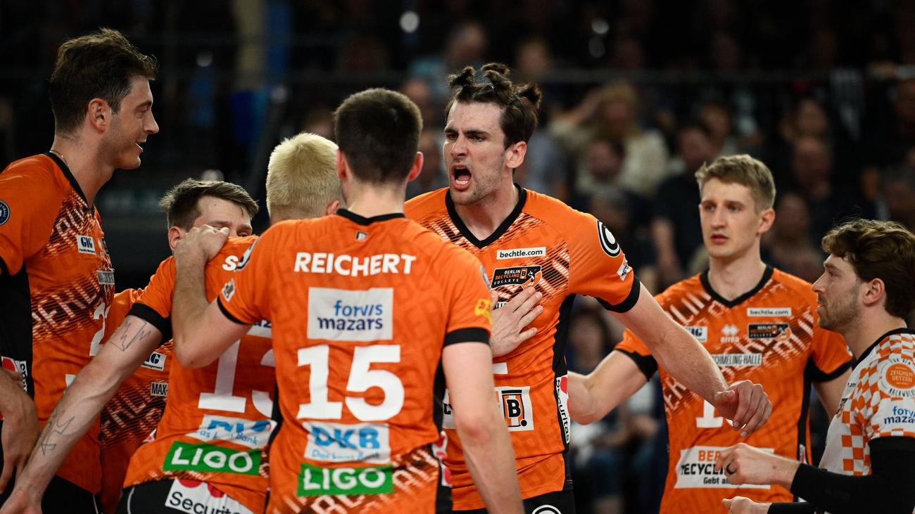 Berlin Volleys, SVG Lüneburg, Voleybol, Almanya Şampiyonası, Play-off Finali, Kaweh Niroomand, Moritz Reichert, VfB Friedrichshafen, BR Volleys, Şampiyonluk, Maç, Dyn, Voleybol Ligi, Alman Voleybol Ligi
