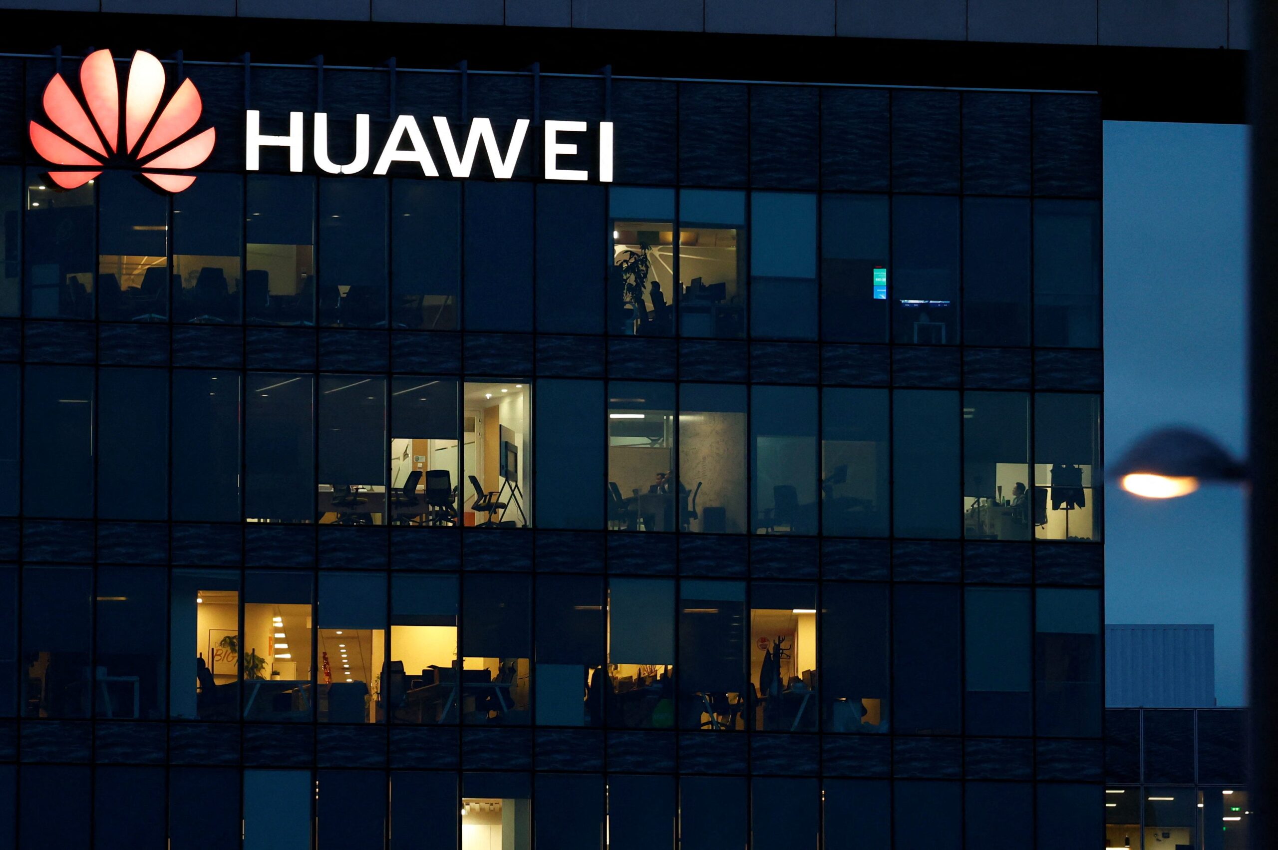 Nvidia, Huawei, Yapay Zeka, AI, Çip, Yarı İletken, İhracat Kontrolü, DeepSeek, Jensen Huang, ABD Kongresi, Dış İlişkiler Komitesi, Teknoloji, Çin, Rekabet, H20, Trump Yönetimi

