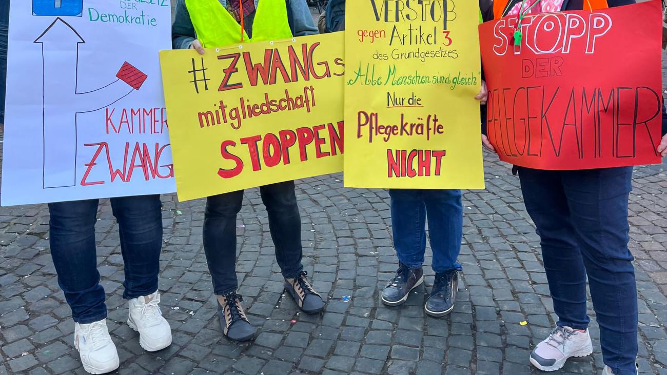 Rheinland-Pfalz, Pflegekammer, Pflegekräfte, Zwangsmitgliedschaft, Beiträge, Protest, Demo, Pflegebündnisse, Reform, Freiwilligkeit, Arbeitsbedingungen, Gehalt, Fortbildung, Kritik, Arbeitgeber, Berufsstand, Altenpflege, Krankenpflege, Gewerkschaft, Verdi, Pflege, Saarland, Standortnachteil
