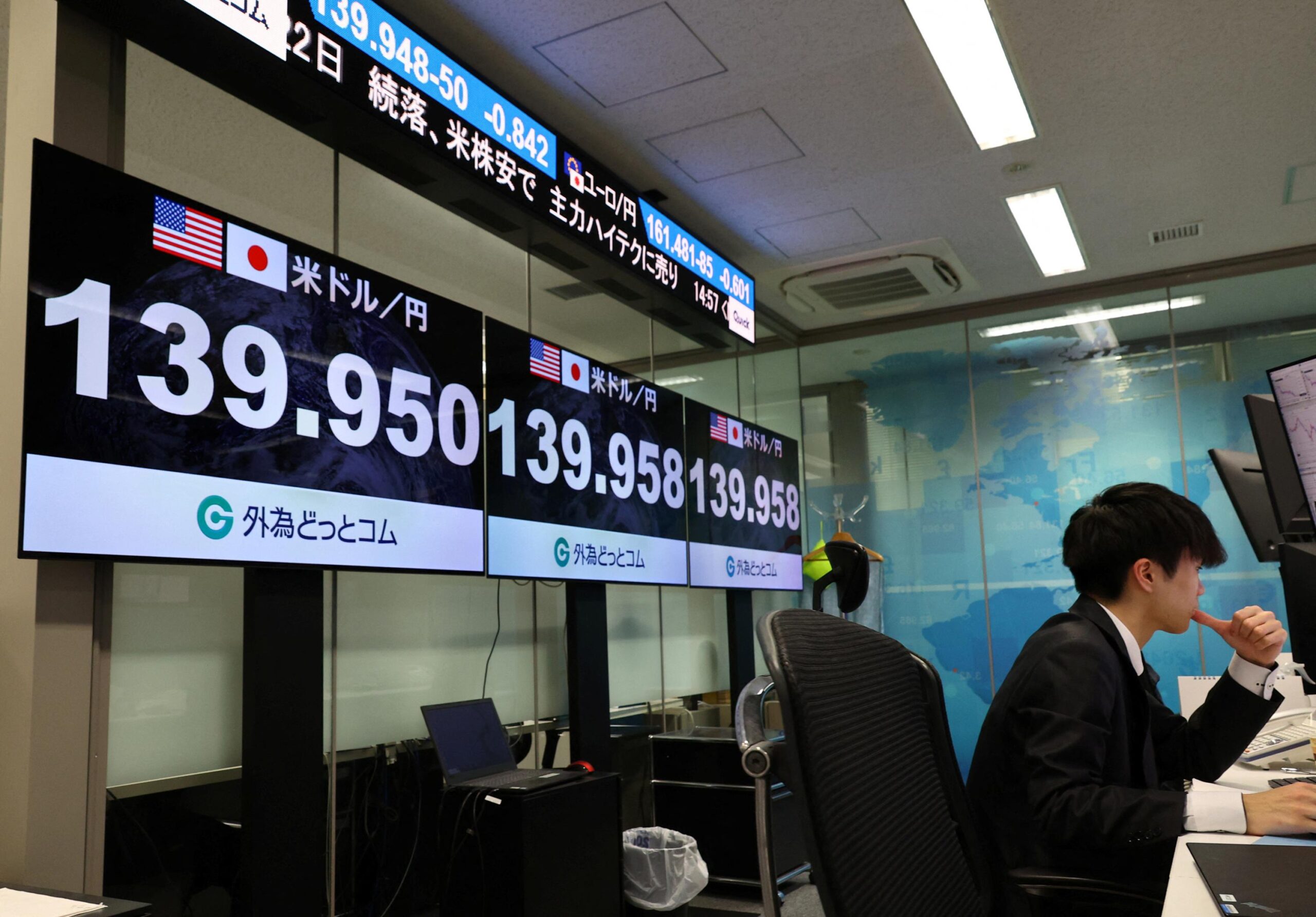 dolar, ABD istihdam verileri, işsizlik oranı, ticaret savaşları, tarifeler, Donald Trump, Çin, müzakereler, döviz kuru, euro, yen, ekonomik etkiler, piyasa analizi, yatırım
