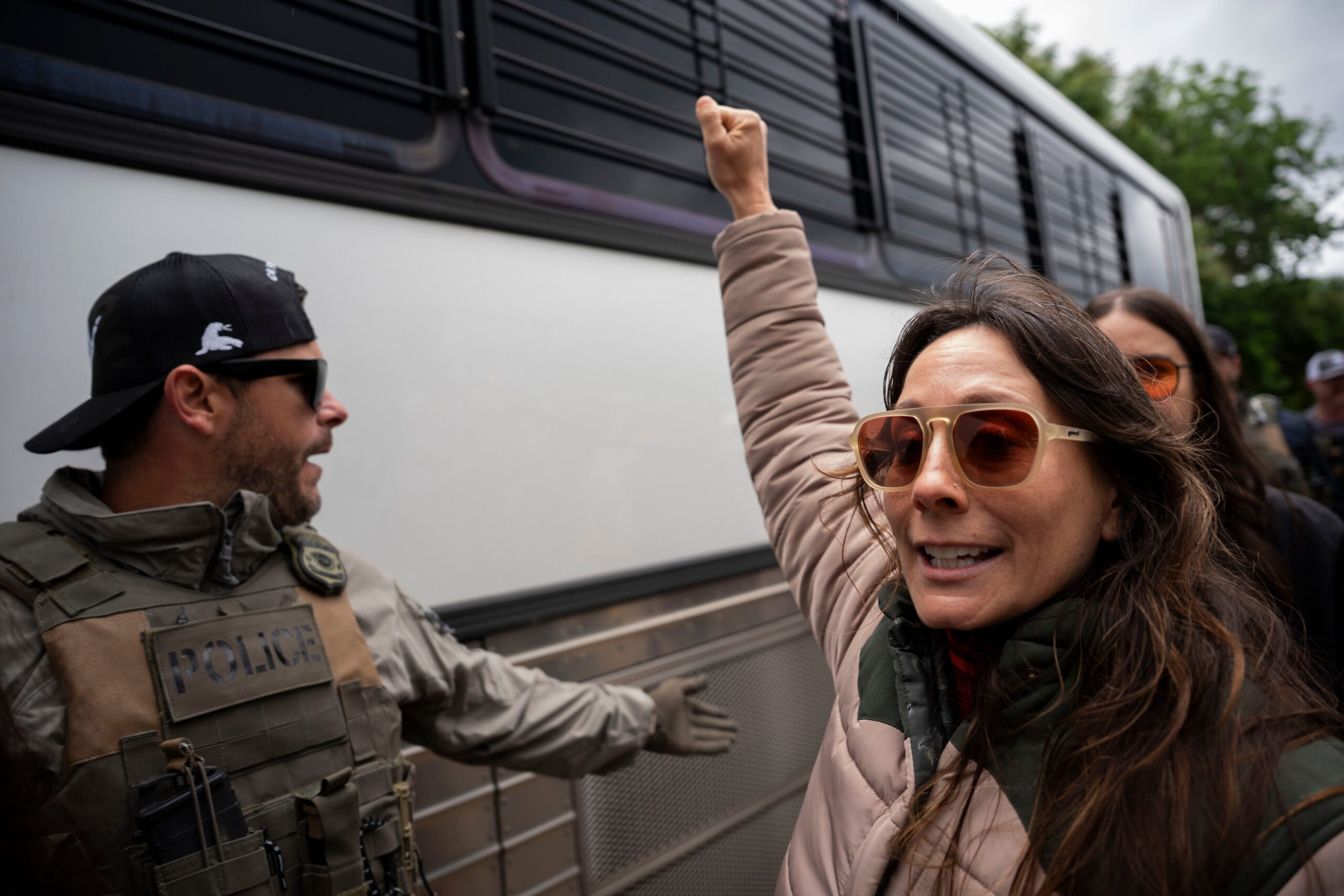 göçmenlik, sınır dışı, kendi isteğiyle sınır dışı, DHS, İç Güvenlik Bakanlığı, Kristi Noem, CBP Home App, göçmenlik politikası, ABD, Amerika Birleşik Devletleri, seyahat yardımı, sınır dışı teşviki, yasadışı göçmen, Honduras,Chicago

