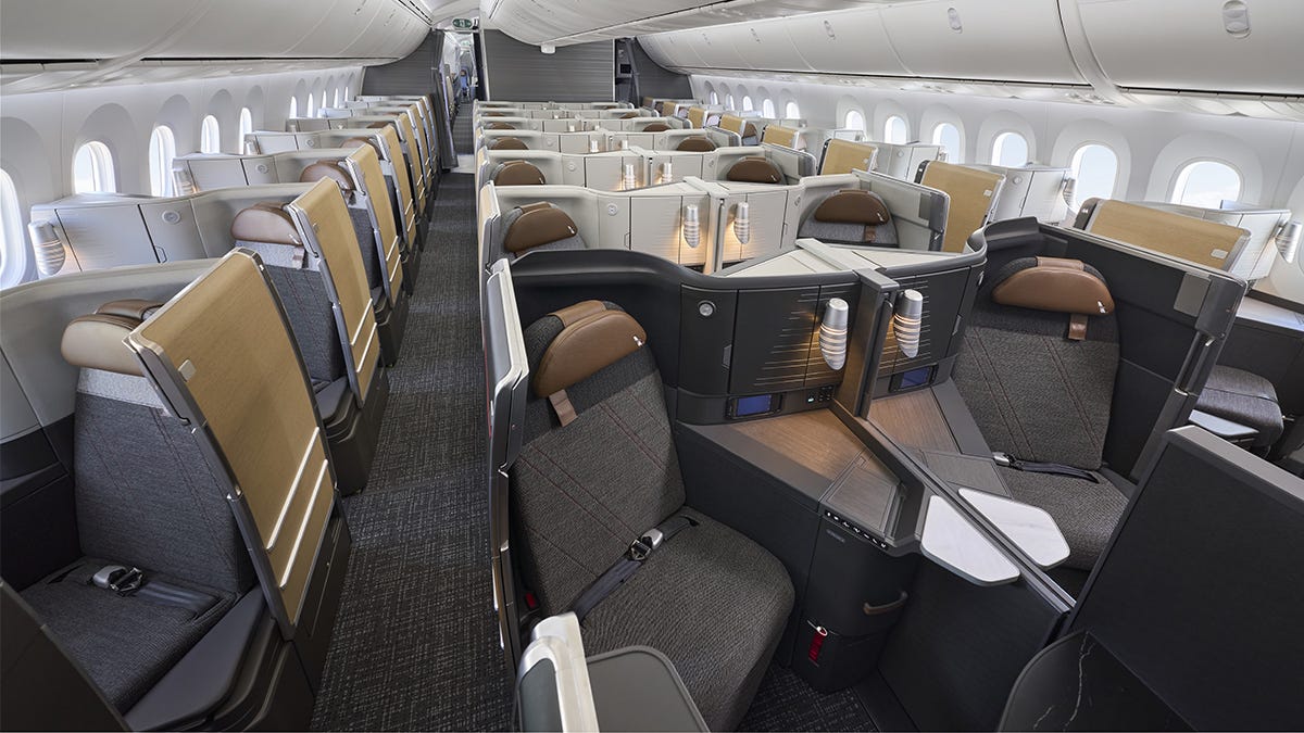 American Airlines, İş Sınıfı, Flagship Suites, Boeing 787-9, Airbus A321XLR, Boeing 777-300ER, Uçak Koltukları, Lüks Seyahat, Havayolu, Yeni Rotalar, Premium Ekonomi, Yatar Koltuk, Özel Süit, Uçuş Deneyimi, Heather Garboden
