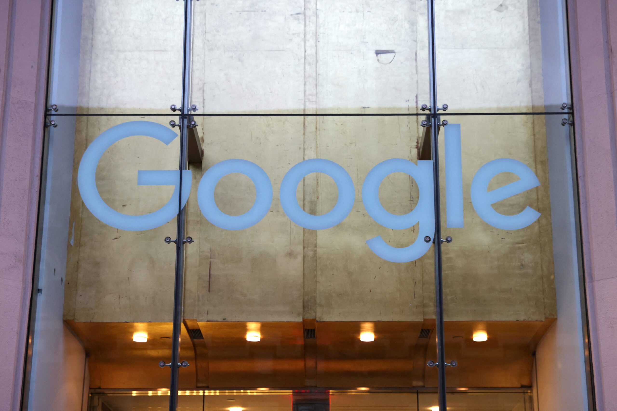 Google, Alphabet, GOOGL.O, reklam teknolojisi, antitröst, tekelcilik, dava, ad exchange, yayıncı reklam sunucusu, ABD Adalet Bakanlığı, Leonie Brinkema, Julia Tarver Wood, Karen Dunn, DEI, çeşitlilik, rekabet, internet kullanıcıları, Avrupa Birliği, düzenleme, satış, bölünme, çare, davranışsal çözümler, gerçek zamanlı teklifler
