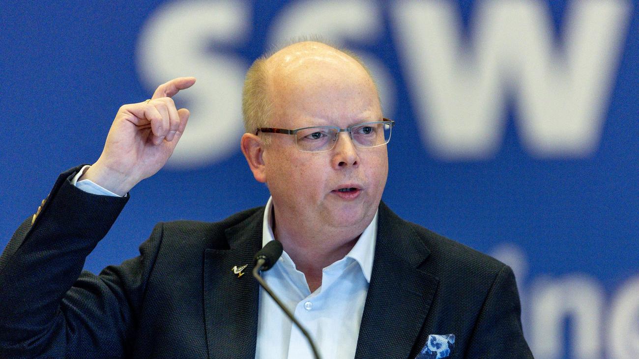 Stefan Seidler, SSW, AfD, aşırı sağ, aşırı sağcılık, Anayasa Koruma Teşkilatı, sınıflandırma, Parlamento, Anayasaya aykırılık, yasaklama, Almanya, siyaset
