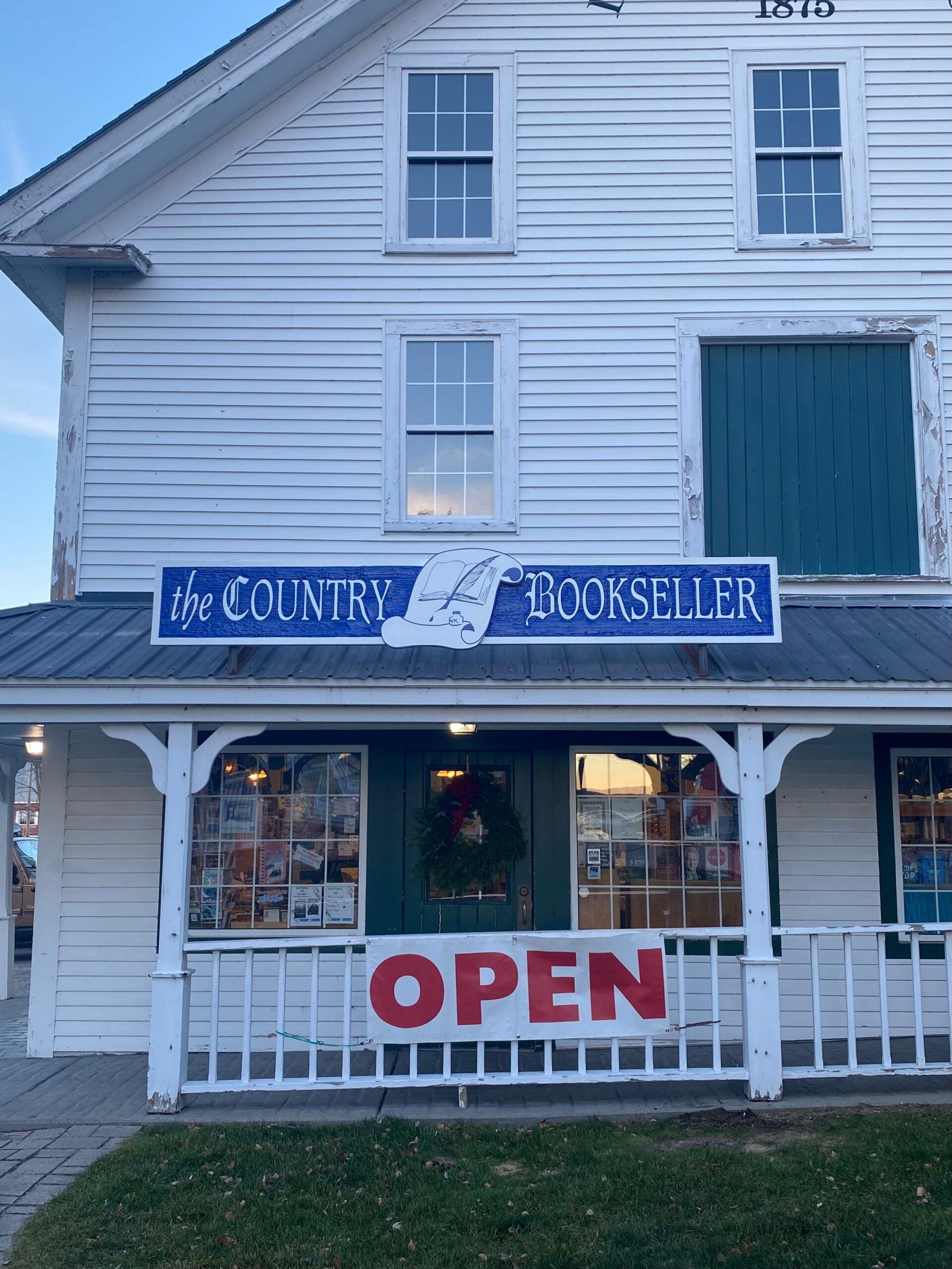 bağımsız kitapçılar, yerel kitapçılar, The Country Bookseller, Wolfeboro, New Hampshire, Jeanne Snowdon, kitap önerileri, The Book Thief, Markus Zusak, Raising Hare: A Memoir, Chloe Dalton, My Friends, Fredrik Backman, Is A River Alive?, Robert Macfarlane, yerel alışveriş, kitap etkinlikleri, kitap imzaları, Find Waldo Local
