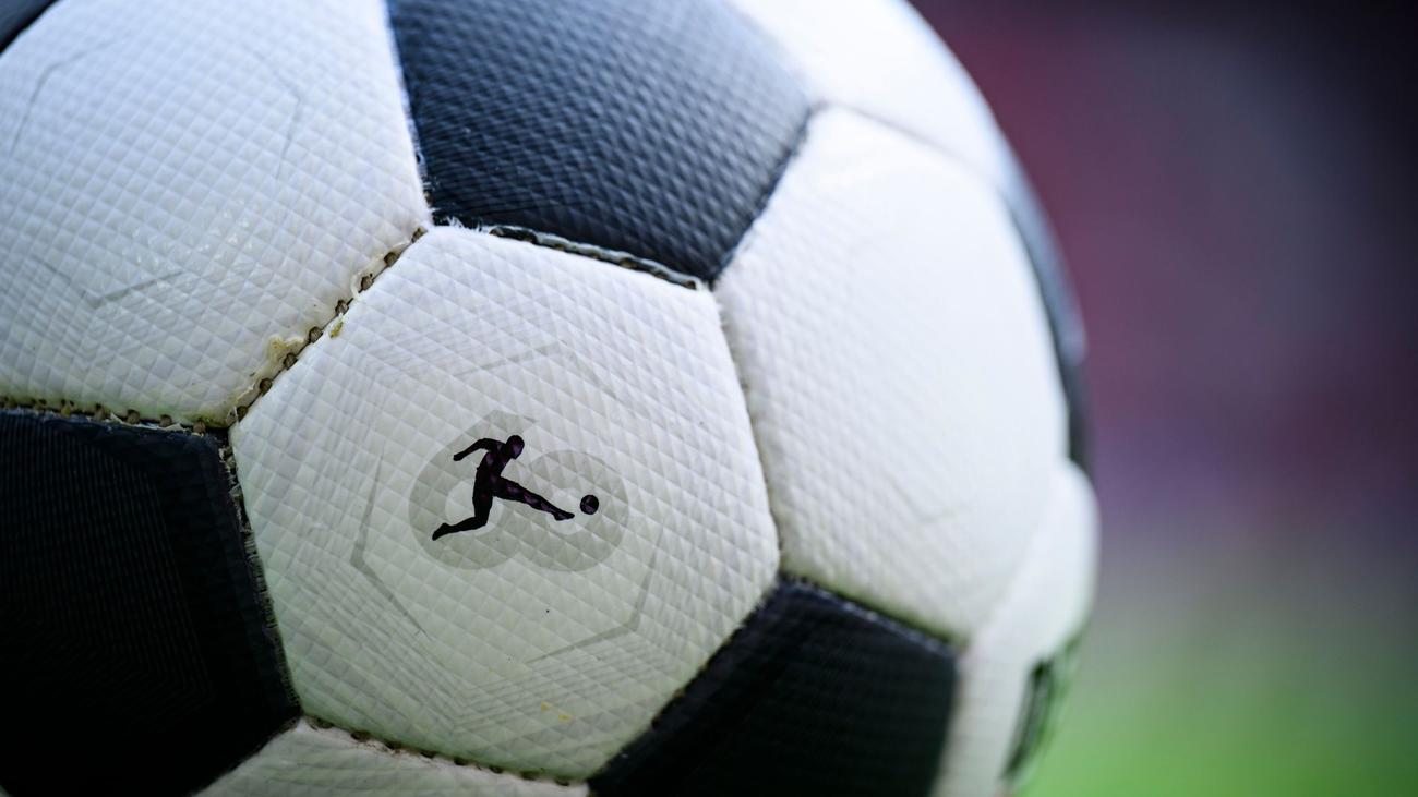 Meta anahtar kelimeler şunlardır: 1. FC Schweinfurt, Würzburger Kickers, 3. Liga, Regionalliga Bayern, futbol, futbol, futbol, ​​yükselme, şampiyonluk, Mainfrankenderby, piroteknik, holiganlık, Victor Kleinhenz, Sebastian Müller, Ebrahim Farahnak, Fabian Wessig.
