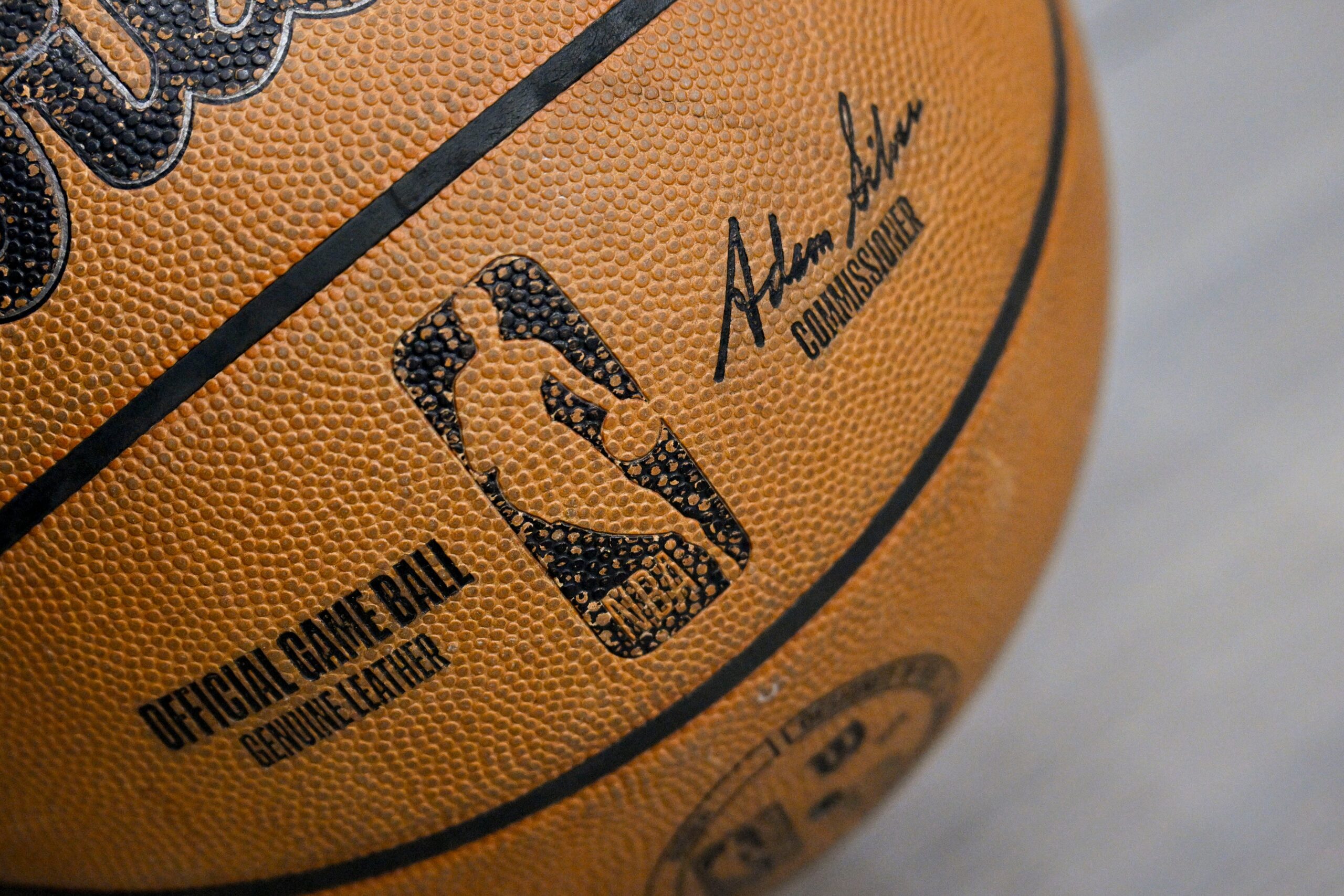 NBA, Roundball Rock, John Tesh, NBC, Spor Müziği, Basketbol, TV Anlaşması, Rick Cordella, Kentucky Derby, Magic Johnson, Michael Jordan, Kobe Bryant, Peacock, Geri Dönüş, Nostalji, Spor Haberi, Müzik, Tema Müziği, Basketbol Müziği, NBC Sports, 1990lar, 2000ler
