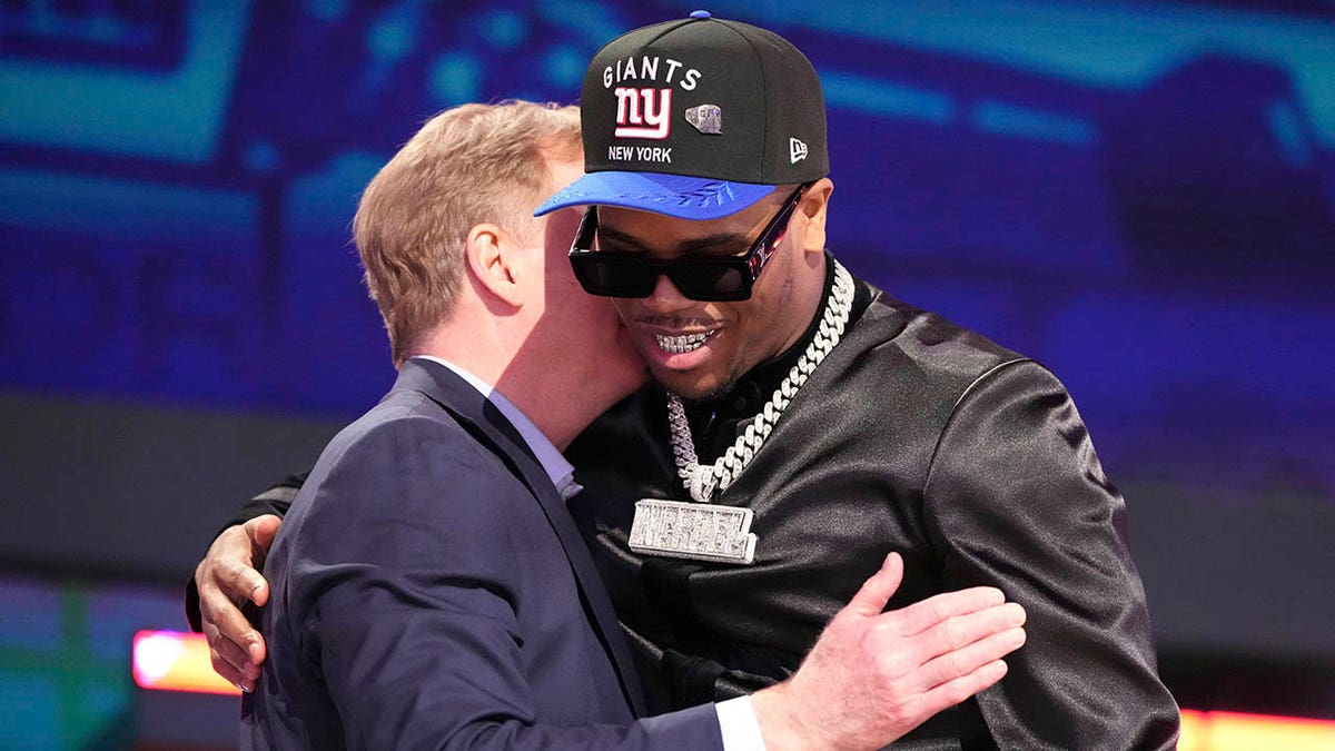 Rob Gronkowski, Abdul Carter, Lawrence Taylor, New York Giants, NFL Draft, forma numarası, Bill Belichick, Ray Flaherty, Malik Nabers, Fox News Sports

