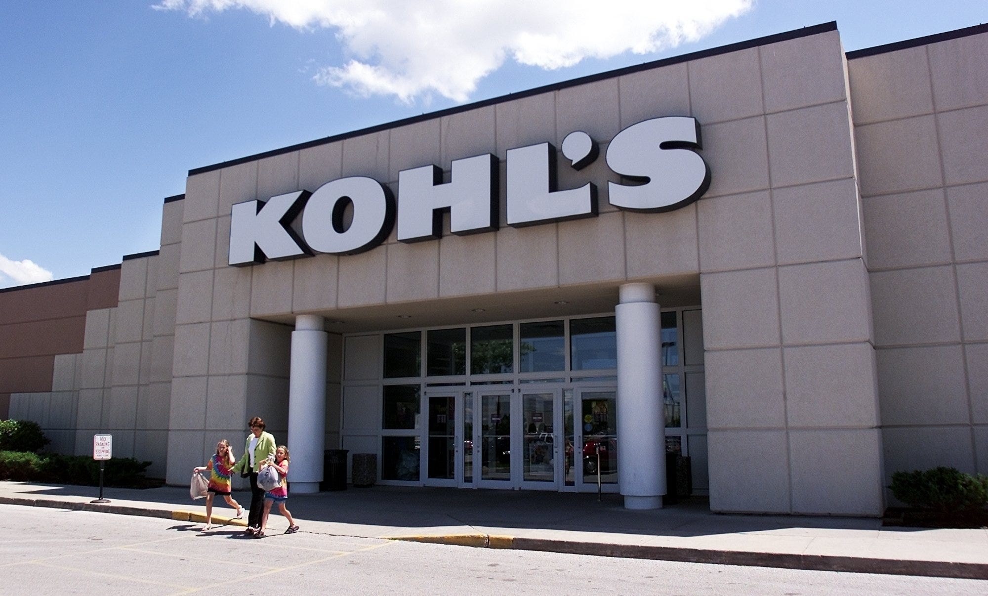 Kohl's, Ashley Buchanan, CEO, fired, termination, conflict of interest, improper business deals, Chandra Holt, Boston Consulting Group, BCG, Michael Bender, interim CEO, SEC filing, code of ethics, Incredibrew, multi-million dollar consulting agreement, vendor, romantic partner, Wisconsin, retail, Michaels, Apollo Global Management, Walmart, Sam's Club, Macy's, compensation, board of directors, investigation, ethics violation
