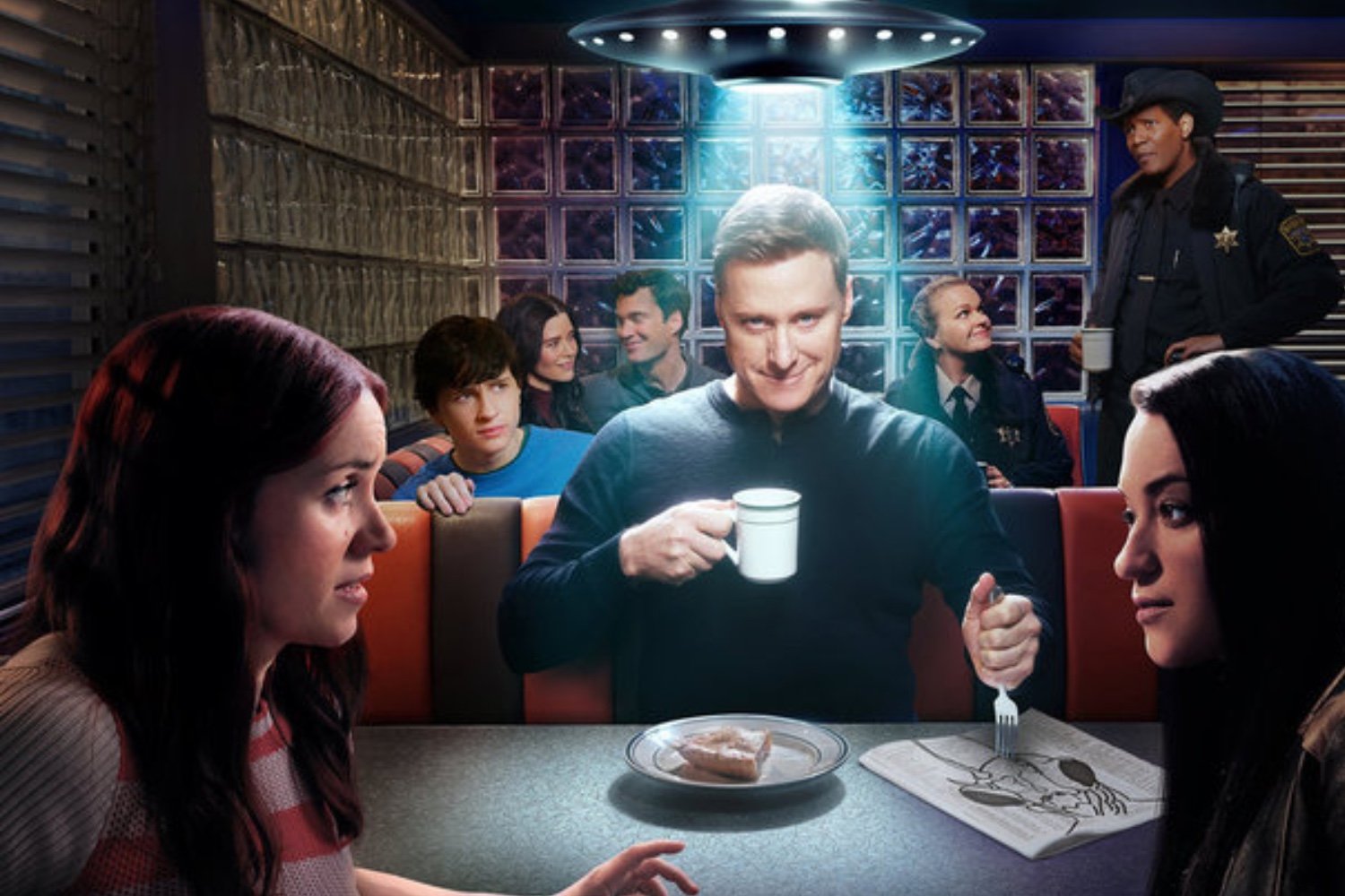Resident Alien, Alan Tudyk, Syfy, USA Network, Stephen Root, Jewel Staite, Sci-Fi, Komedi, Dizi, 4. Sezon, Yayın Tarihi, Haberler, NBCUniversal, Dark Horse Comics, Netflix, Mantid, Harry Vanderspeigle, Asta, D'arcy, Ben, Kate, Sheriff Mike, Deputy Liv, Peacock, Meta Veri, Anahtar Kelimeler, Firefly
