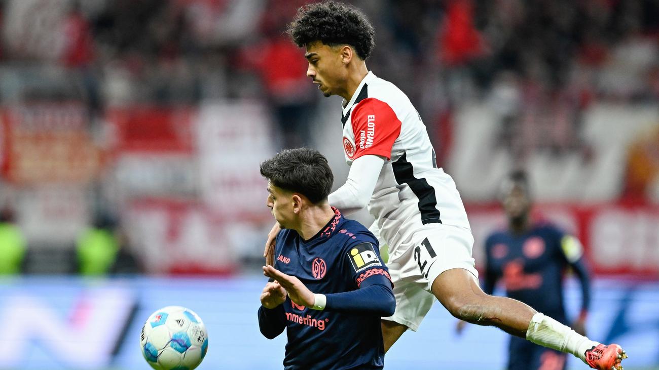 FSV Mainz 05, Eintracht Frankfurt, Bundesliga, Avrupa Kupası, Şampiyonlar Ligi, Dino Toppmöller, Bo Henriksen, Futbol, Maç, Derbi, Rasmus Kristensen, Stefan Bell, Anthony Caci, Moritz Jenz, Alman Futbolu
