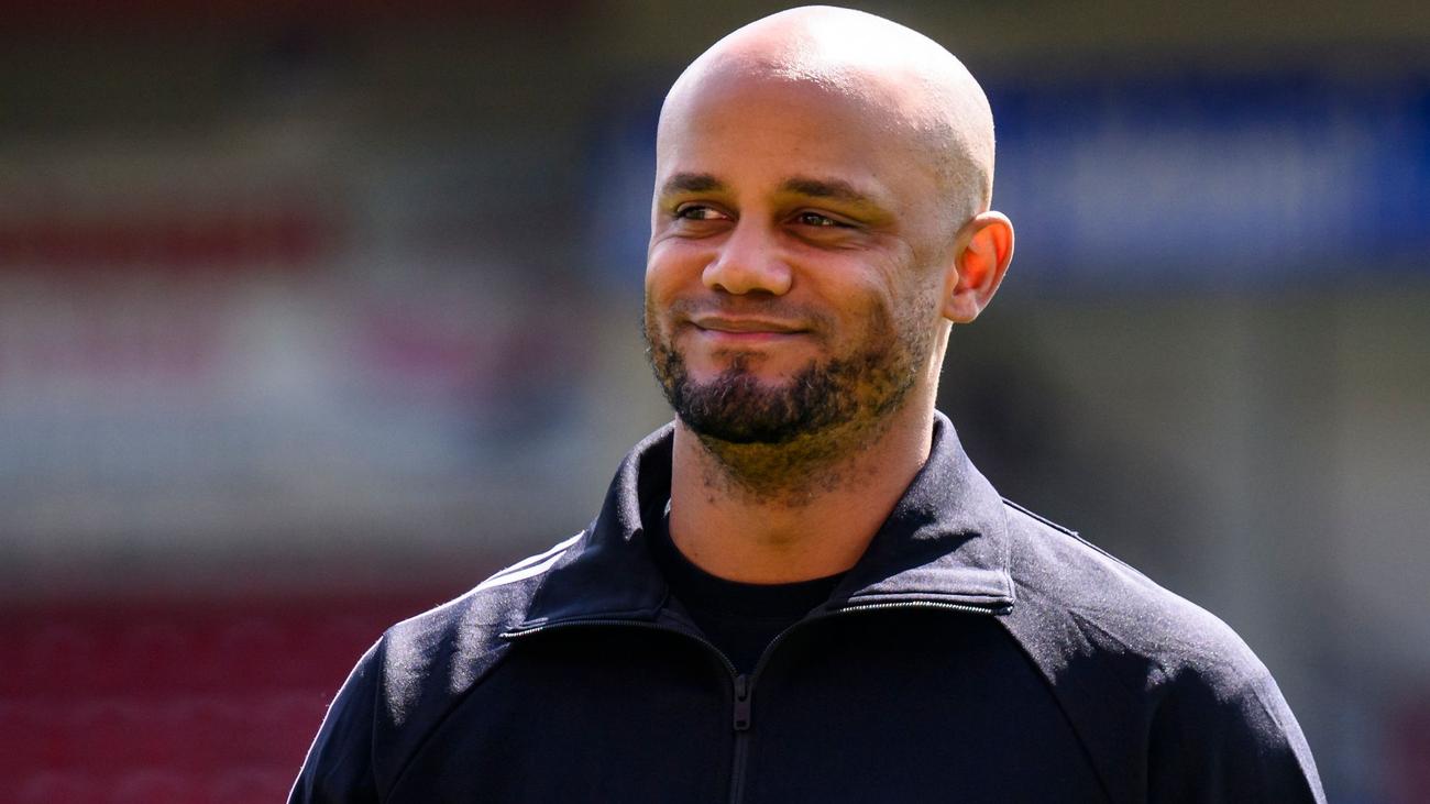 Vincent Kompany, Franz Beckenbauer, Bayern Münih, Allianz Arena, Şampiyonlar Ligi, Anderlecht, transfer söylentileri, futbol efsanesi, futbolcu kariyeri, Alman futbolu, futbol mirası
