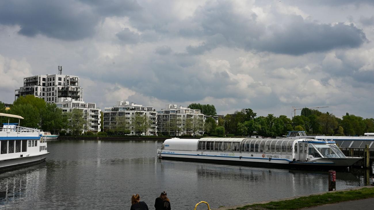 Berlin, Brandenburg, hava durumu, fırtına, gök gürültülü sağanak, hafta sonu, sıcaklık, DWD, Alman Hava Durumu Servisi, şiddetli rüzgar, yoğun yağış, dolu, soğuk hava, sağanak yağmur, yerdeki don