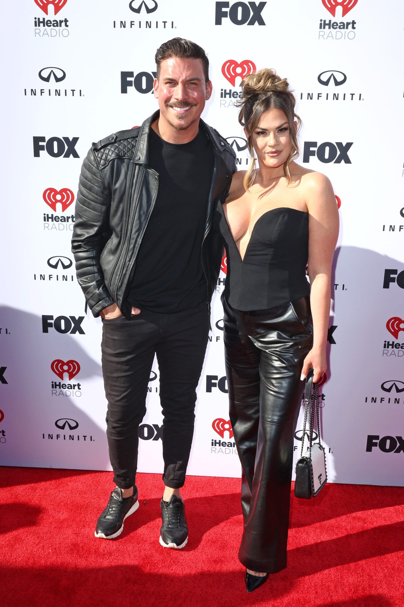 Brittany Cartwright, Jax Taylor, The Valley, Vanderpump Rules, Duygusal İstismar, Dijital İstismar, Terapi, İlişki Uzmanı, Jordan Pickell, Öfke Sorunları, Sınır Koyma, Gerçeklik TV, Bravo, Duygusal Düzenleme, Toksik İlişkiler, Arkadaş Grubu, Sorumluluk, it'snotviolent.com, Zorlayıcı Kontrol
