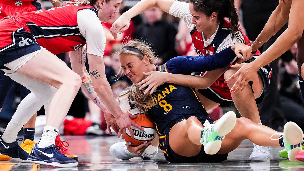 Indiana Fever, Washington Mystics, WNBA, preseason, Sophie Cunningham, Kiki Iriafen, Brittney Sykes, basketball, foul, kavga, rekabet, enerji, maç sonucu
