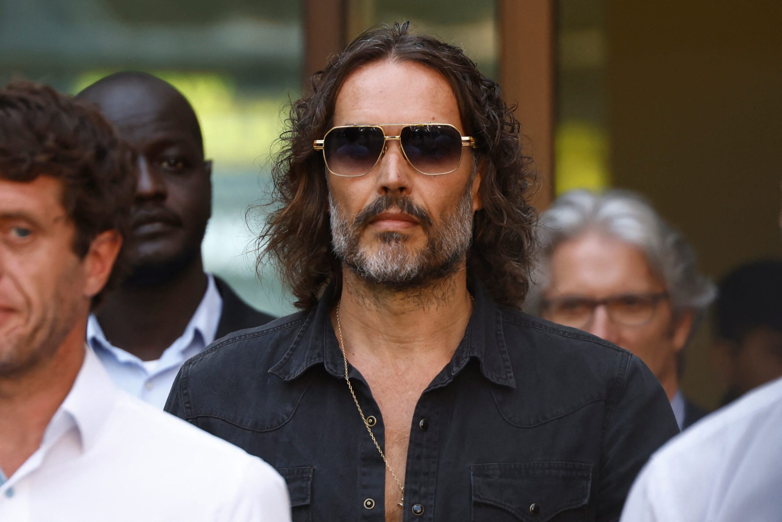 Russell Brand, cinsel saldırı, tecavüz, İngiltere mahkemesi, dava, iddialar, Metropolitan Polis, soruşturma, BBC, taciz, cinsel istismar, #MeToo, cinsel şiddet, RAINN, destek hattı

