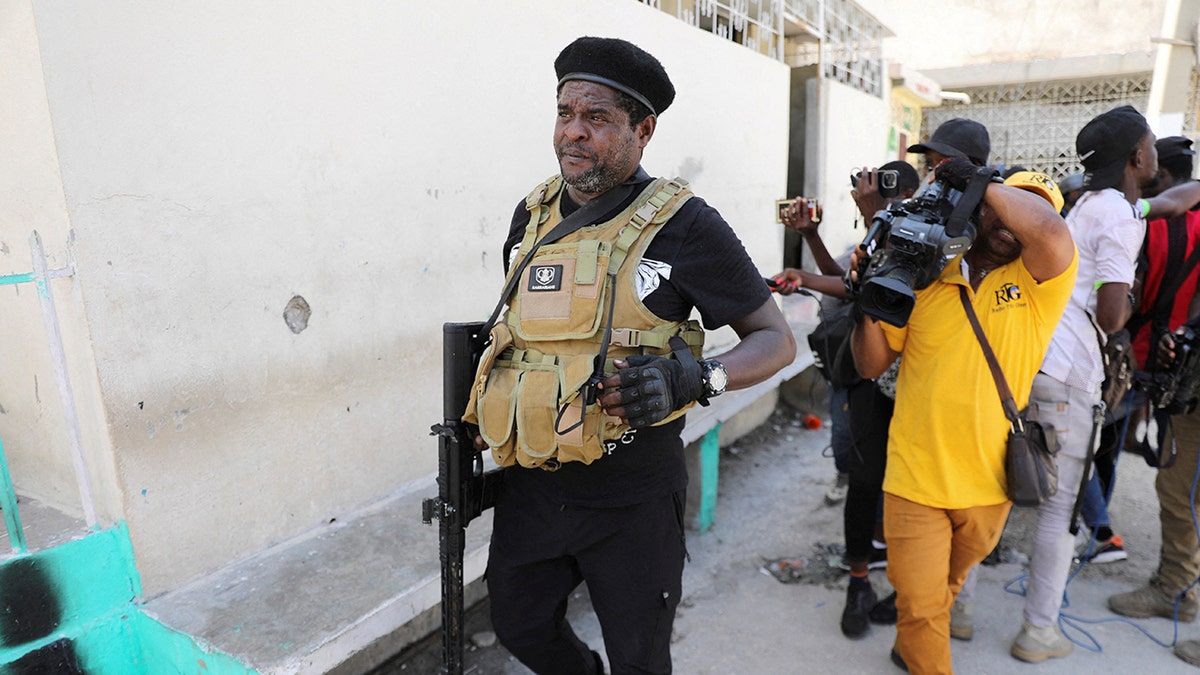 Haiti, çeteler, terör örgütü, Viv Ansanm, Gran Grif, Marco Rubio, ABD, yaptırımlar, suç, şiddet, Haiti Ulusal Polisi, MSS misyonu, Jimmy Chérizier, Barbecue, G-9, G-Pép, Artibonite, siyasi liderler, demokrasi, seçimler
