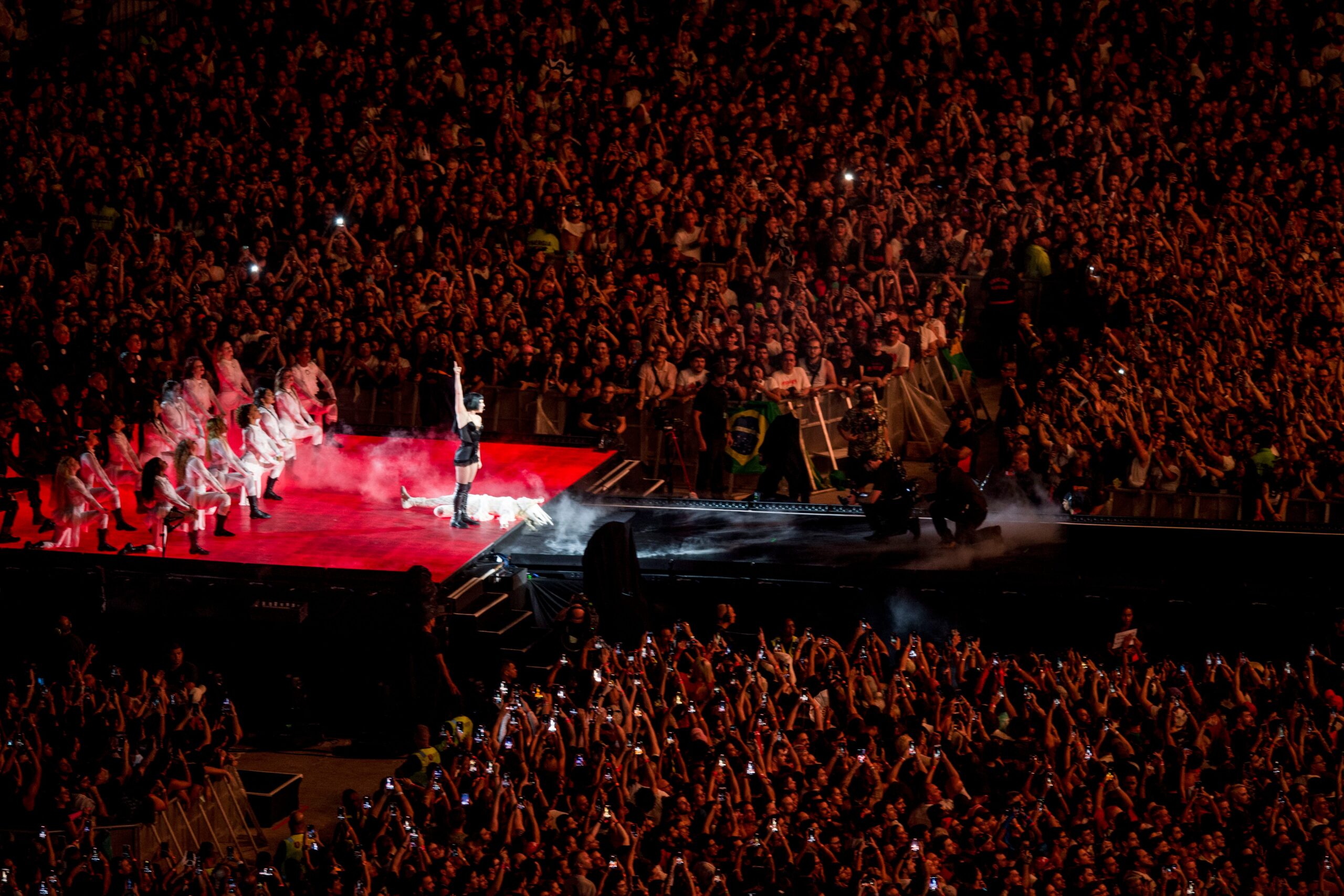 Lady Gaga, Copacabana Konseri, Bomba Saldırısı, Rio de Janeiro, Little Monsters, Nefret Söylemi, Radikalleşme, Gençler, Kendine Zarar Verme, Şiddet, Molotof Kokteyli, Siber Operasyonlar, Silah, Çocuk Pornografisi, Tutuklama, Brezilya Polisi
