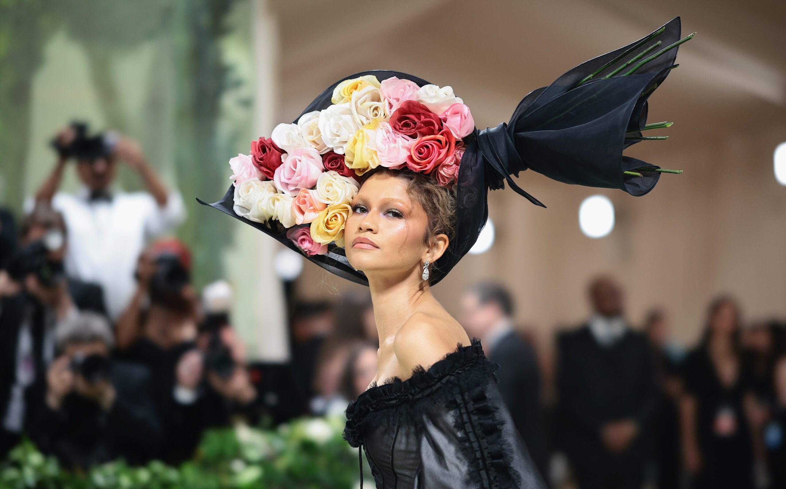 Met Gala, Met Gala 2025, Moda, Kostüm Enstitüsü, Metropolitan Sanat Müzesi, Anna Wintour, Kırmızı Halı, Moda Etkinliği, Ünlüler, LeBron James, Dandyizm, Terzi İşi, Vogue, Canlı Yayın, Teyana Taylor, La La Anthony, Ego Nwodim, E!, Christian Siriano, Bağış Toplama, Moda Bağışı, Simone Biles, Regina King, Spike Lee, Janelle Monáe, Doechii, Ayo Edebiri, Usher
