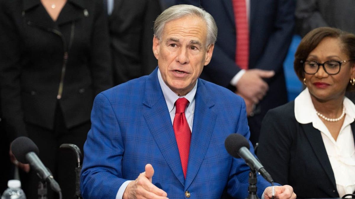 Texas, San Marcos, Filistin, İsrail, ateşkes, Gazze, ambargo, Greg Abbott, devlet fonu, antisemitizm, BDS hareketi, Alyssa Garza, Amanda Rodriguez, UT Austin, protesto, soykırım, belediye meclisi, yasa, sözleşme.