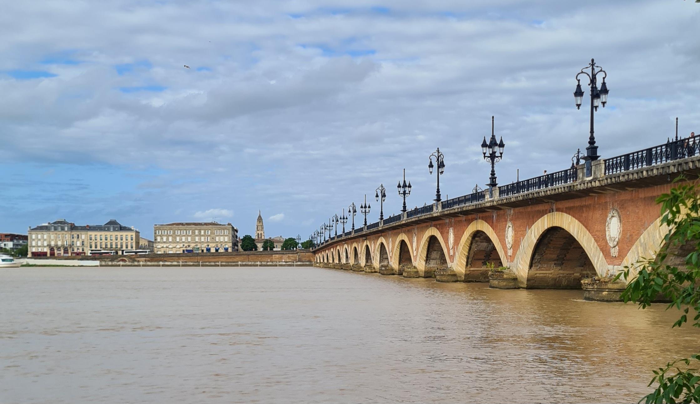 Bordeaux, Garonne, kayıp şahıs, arama, nehir, polis, BAC, hırsızlık, mücevher, suç, soruşturma, Fransa, haber, güncel
